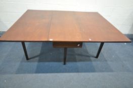 A GEORGIAN MAHOGANY DROP LEAF DINING TABLE, open width 161cm x closed width 51cm x depth 128cm x