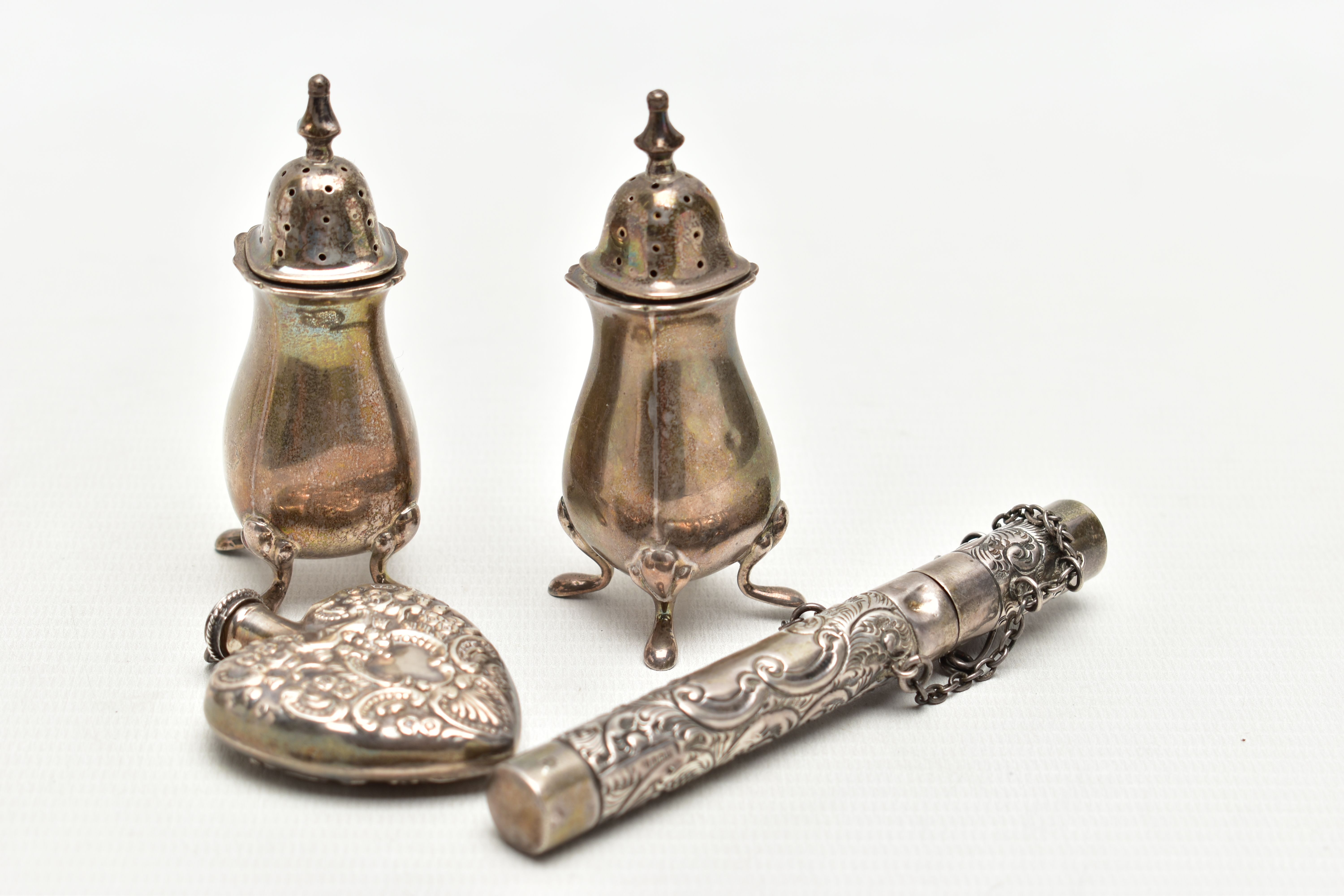 AN EARLY 20TH CENTURY SILVER CHATALIANE THERMOMETER CASE AND OTHER ITEMS, decorated with a scrolling