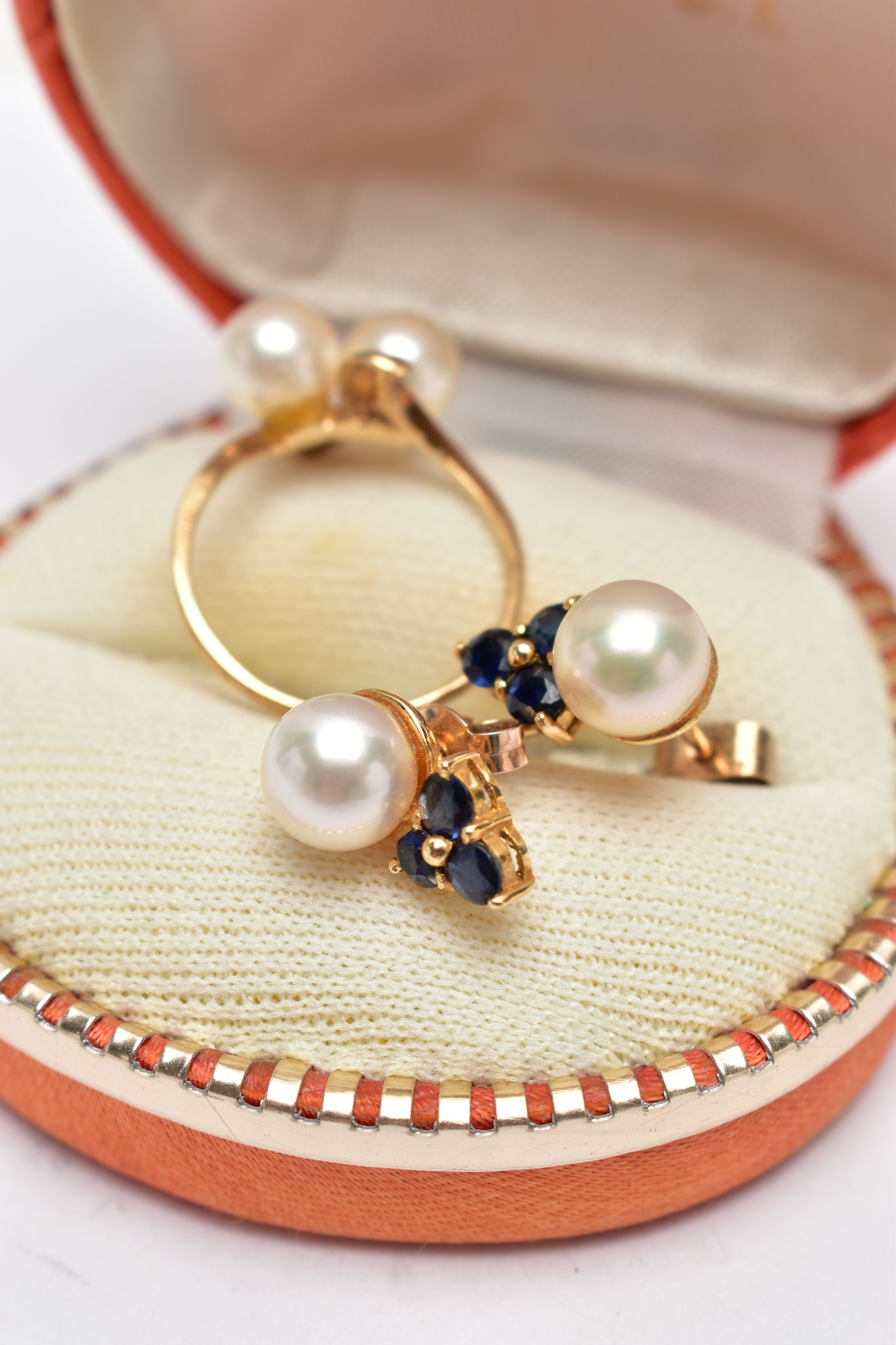 A 9CT GOLD PEARL RING AND PEARL EARRINGS, two cultured pearls set upon a thin yellow gold band, - Image 3 of 3