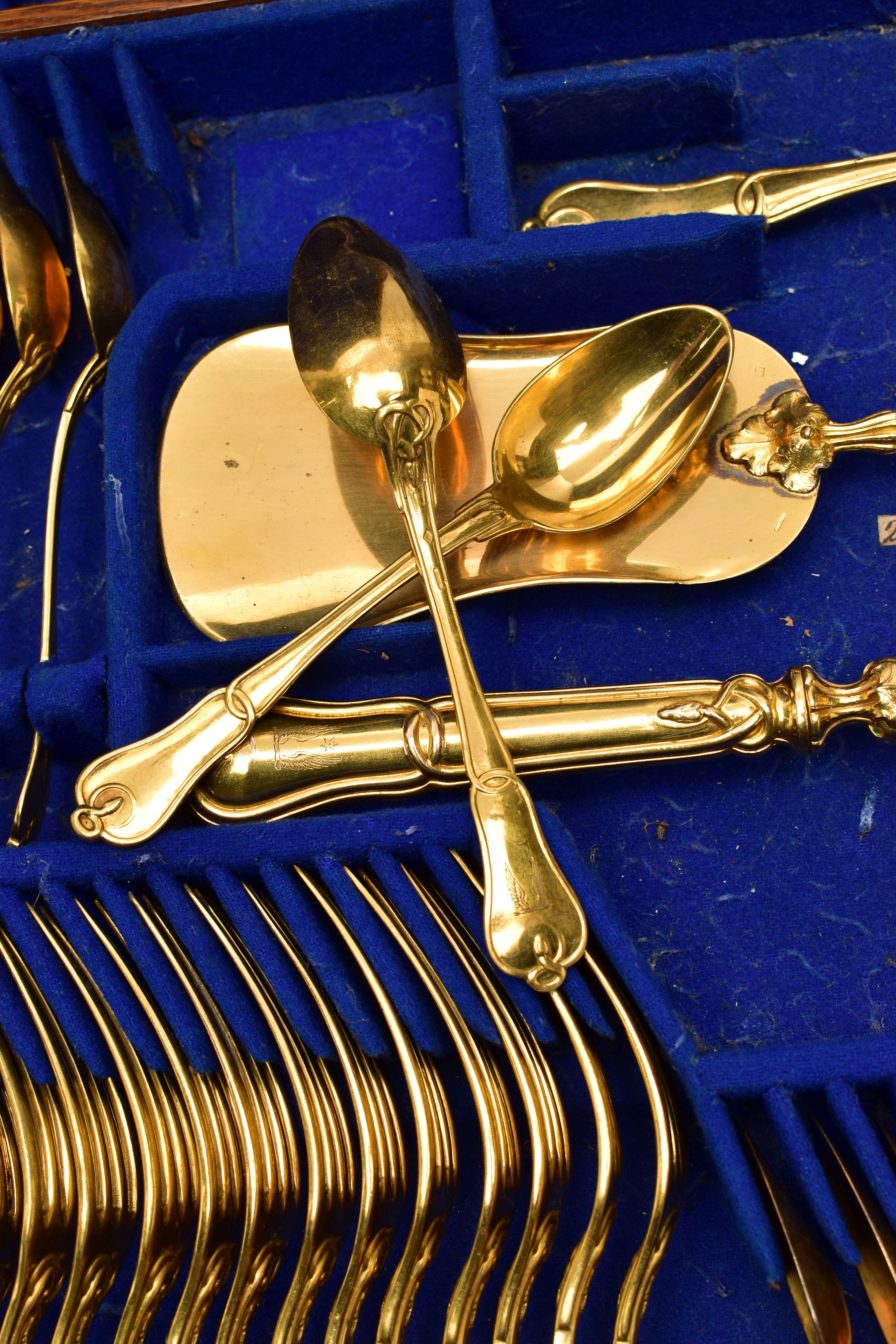 A LATE 19TH / EARLY 20TH CENTURY OAK CANTEEN CONTAINING A CHRISTOFLE GILT METAL DESSERT SERVICE, the - Image 4 of 14