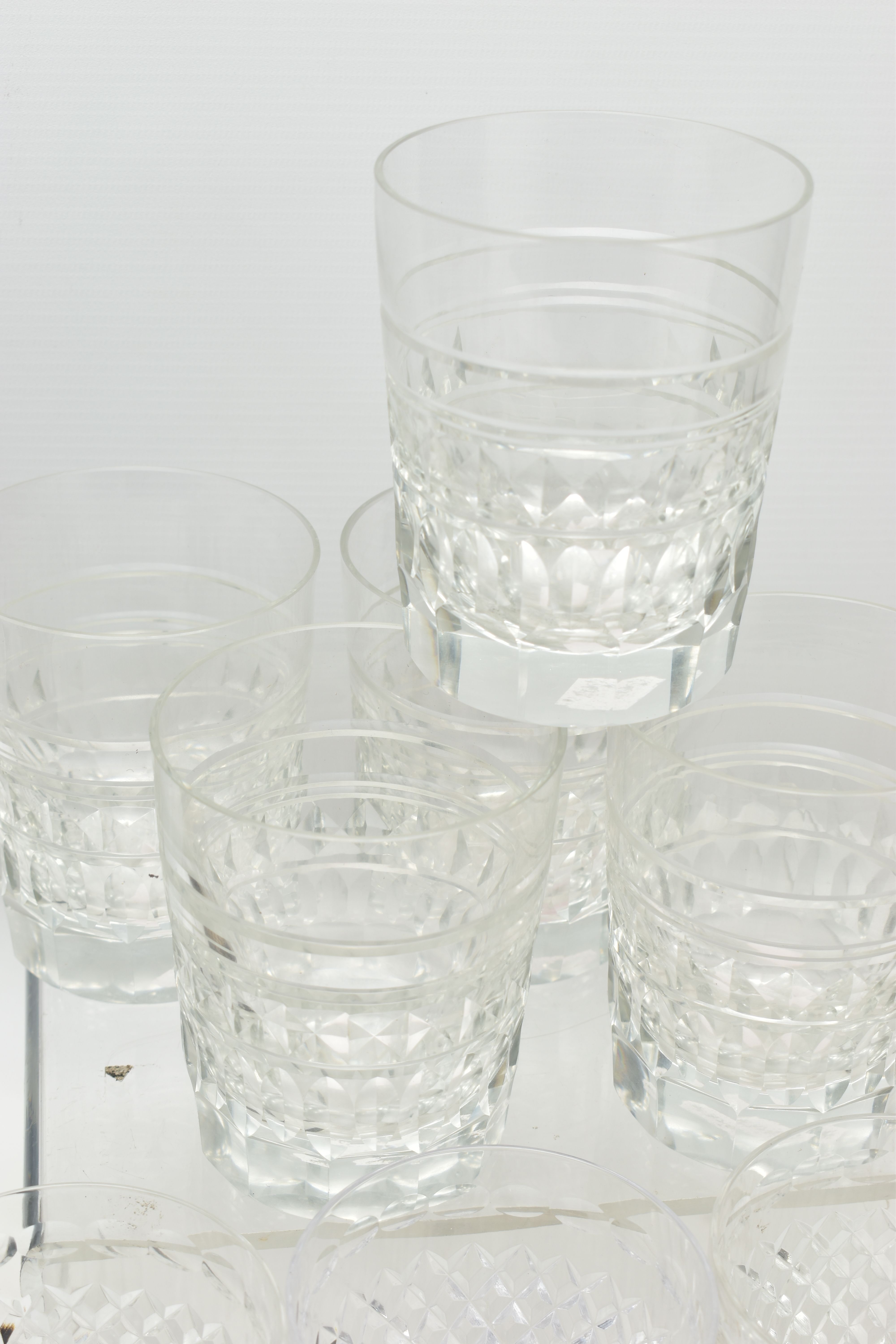 A GROUP OF CUT CRYSTAL AND GLASSWARE, comprising five cut crystal whisky glasses, five cut crystal - Image 16 of 18