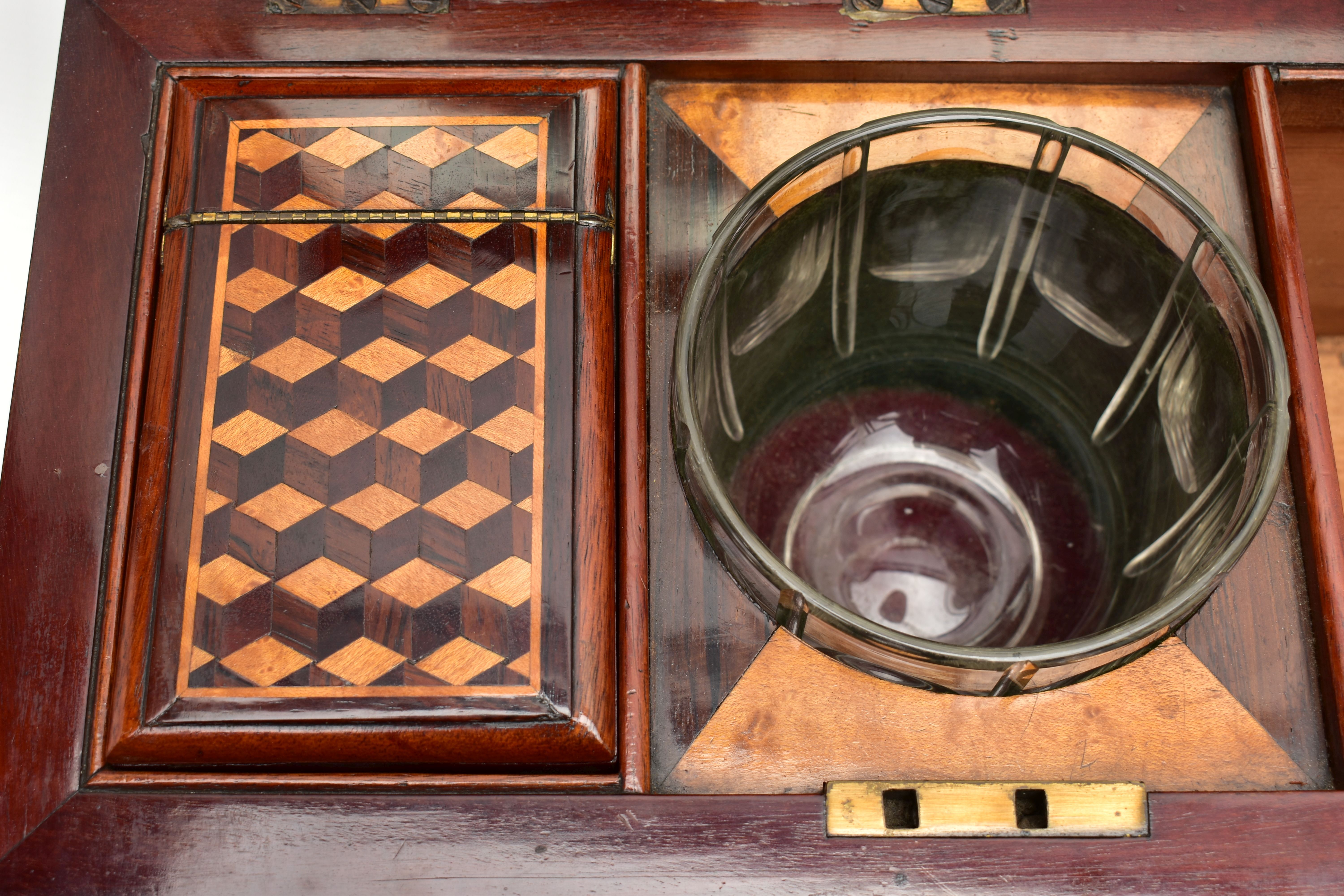 A VICTORIAN LARGE MAHOGANY AND INLAID BOMBE SHAPED TEA CADDY, the hinged cover with parquetry cube - Image 5 of 15