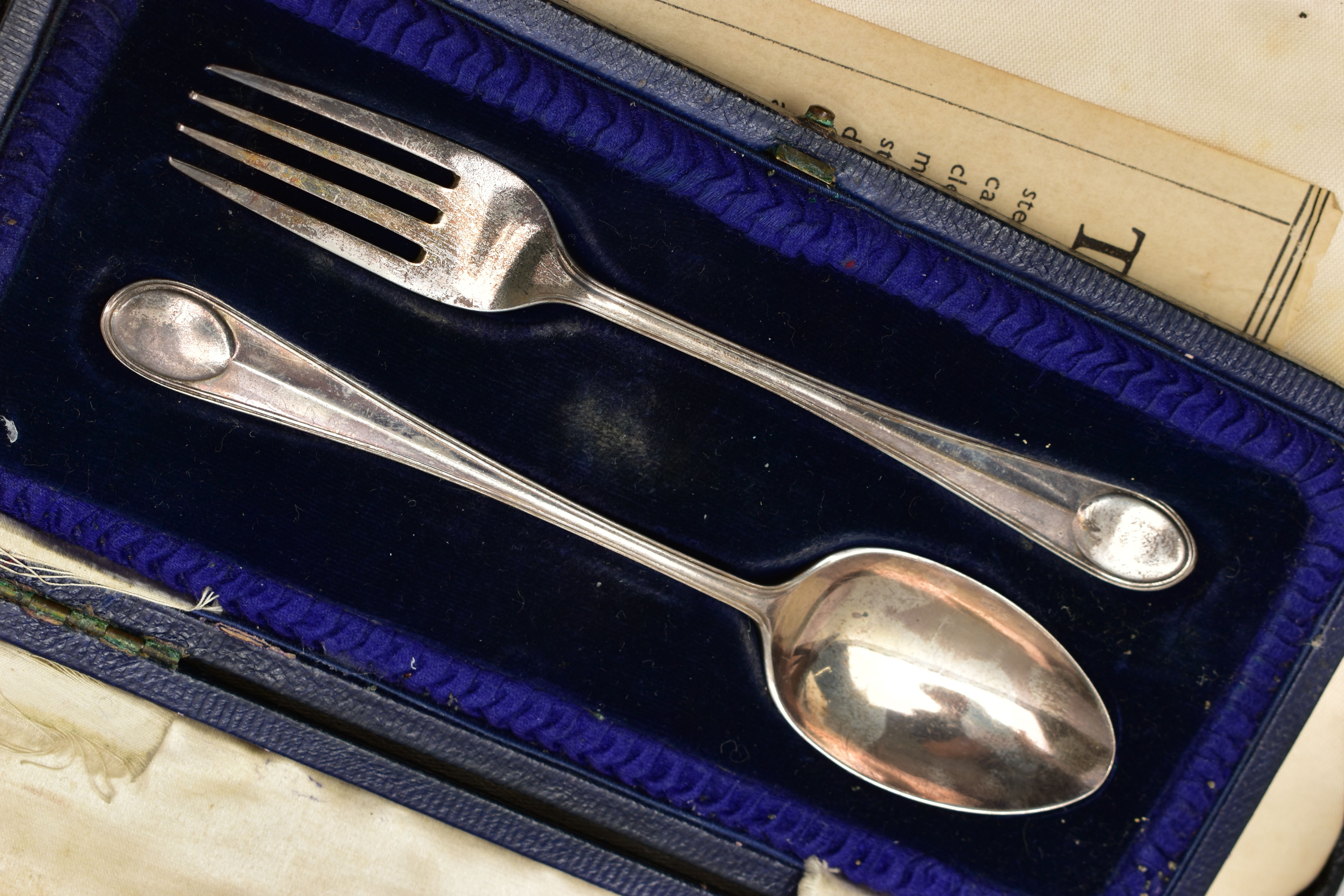 A GROUP OF CASED AND LOOSE SILVER, comprising a rectangular photograph frame, engine turned - Image 6 of 9