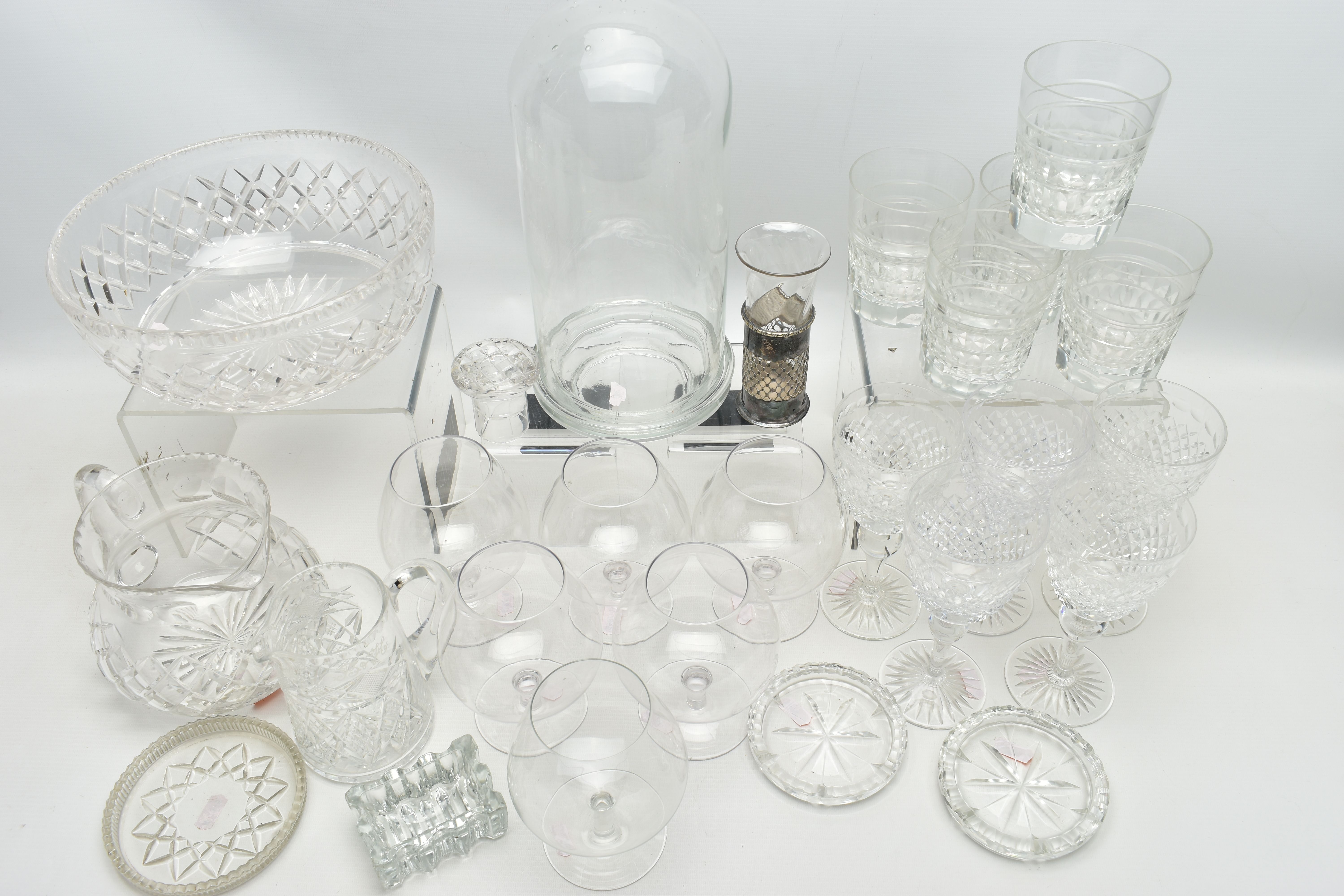 A GROUP OF CUT CRYSTAL AND GLASSWARE, comprising five cut crystal whisky glasses, five cut crystal - Image 15 of 18