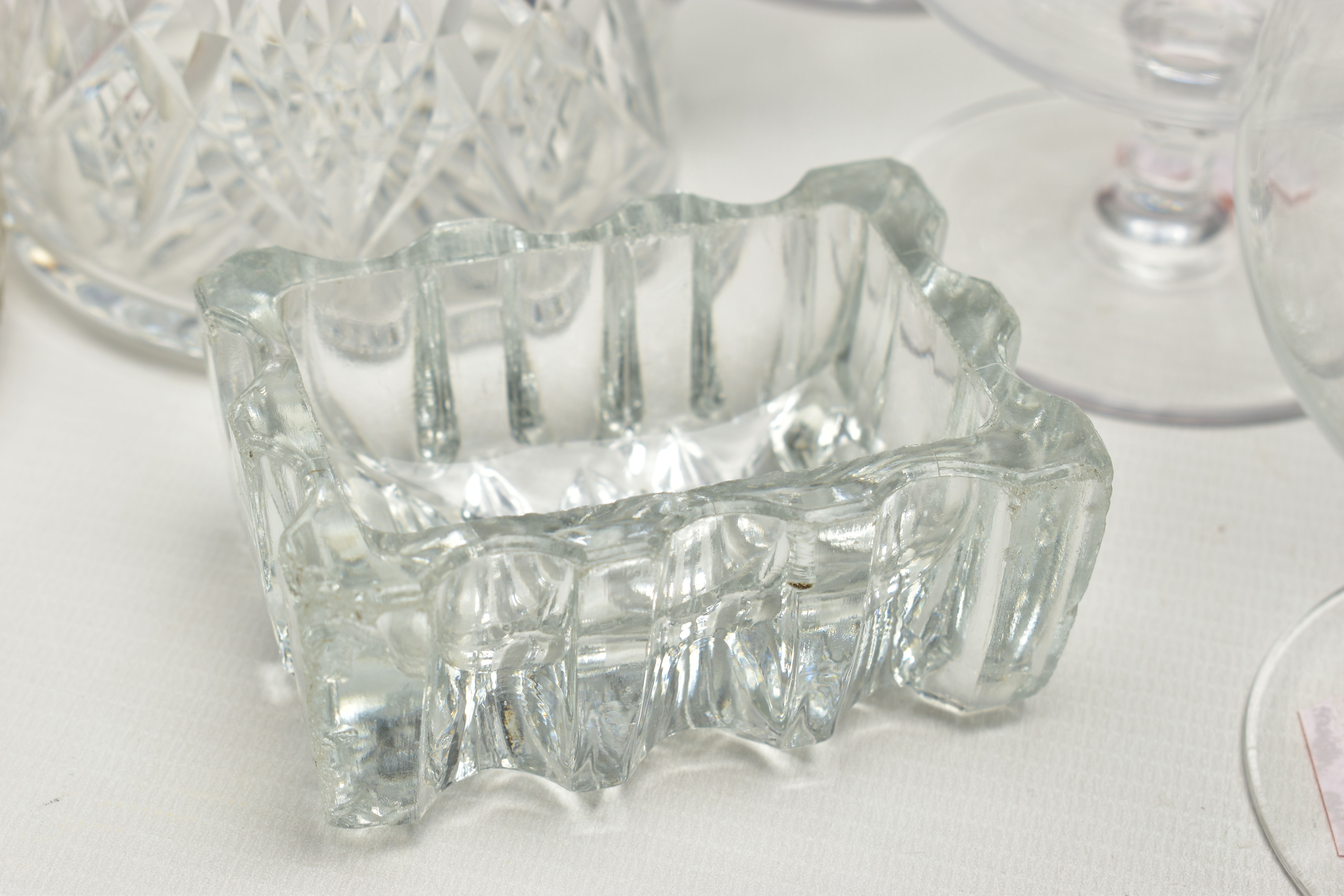 A GROUP OF CUT CRYSTAL AND GLASSWARE, comprising five cut crystal whisky glasses, five cut crystal - Image 11 of 18