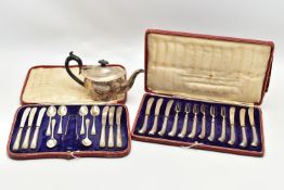 A CASED GEORGE V SET OF SIX SILVER TEASPOONS, MATCHING SUGAR TONGS AND SIX SILVER HANDLED TEA