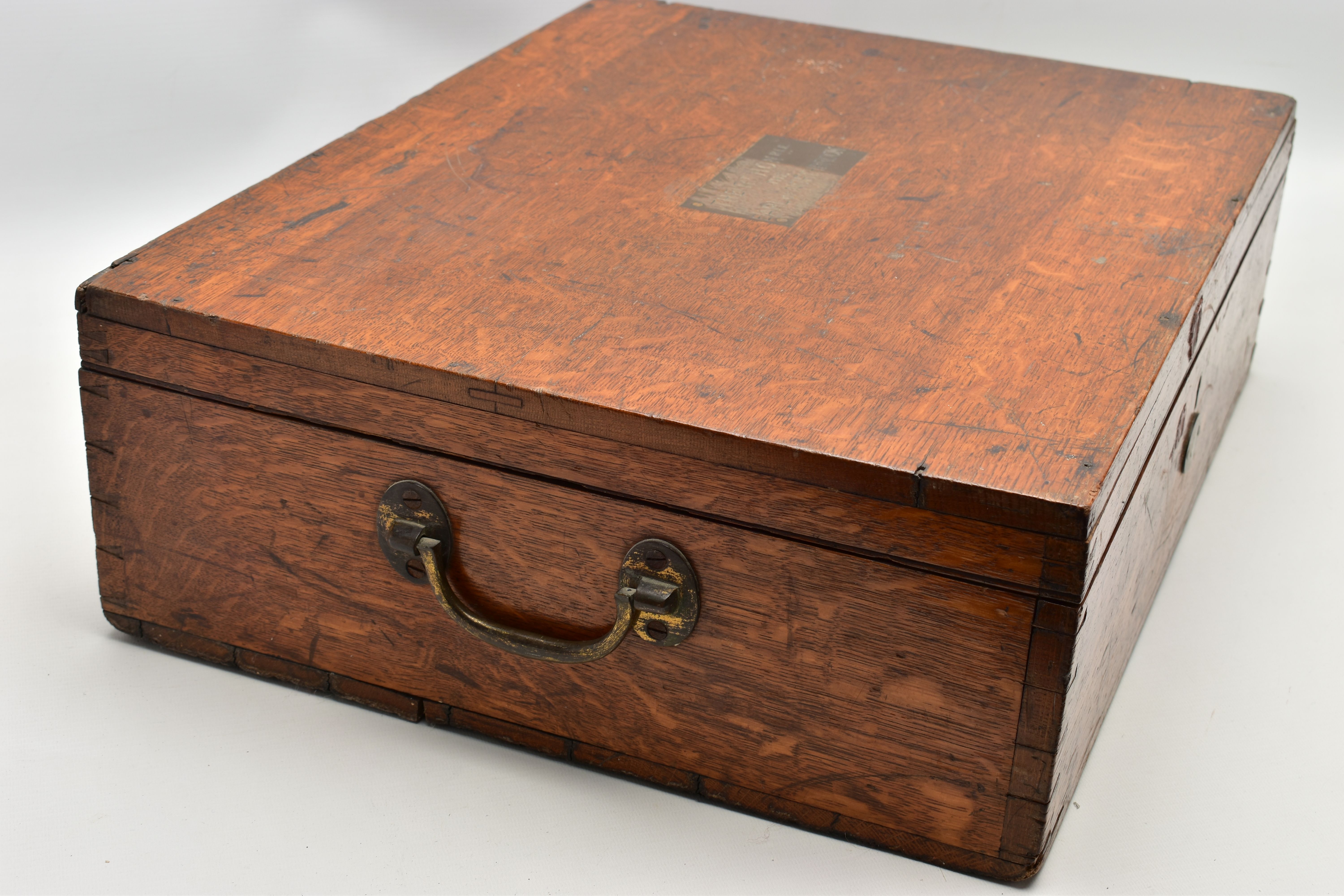 A LATE 19TH / EARLY 20TH CENTURY OAK CANTEEN CONTAINING A CHRISTOFLE GILT METAL DESSERT SERVICE, the - Image 13 of 14