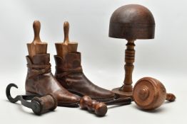 A PAIR OF VINTAGE BROWN LEATHER SHORT RIDING BOOTS FITTED WITH WOODEN TREES, the trees stamped '5'