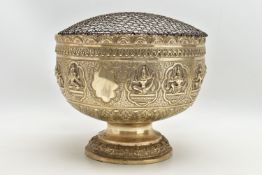 A LATE 19TH / EARLY 20TH CENTURY INDIAN WHITE METAL ROSE BOWL, repousse decorated with a rim of