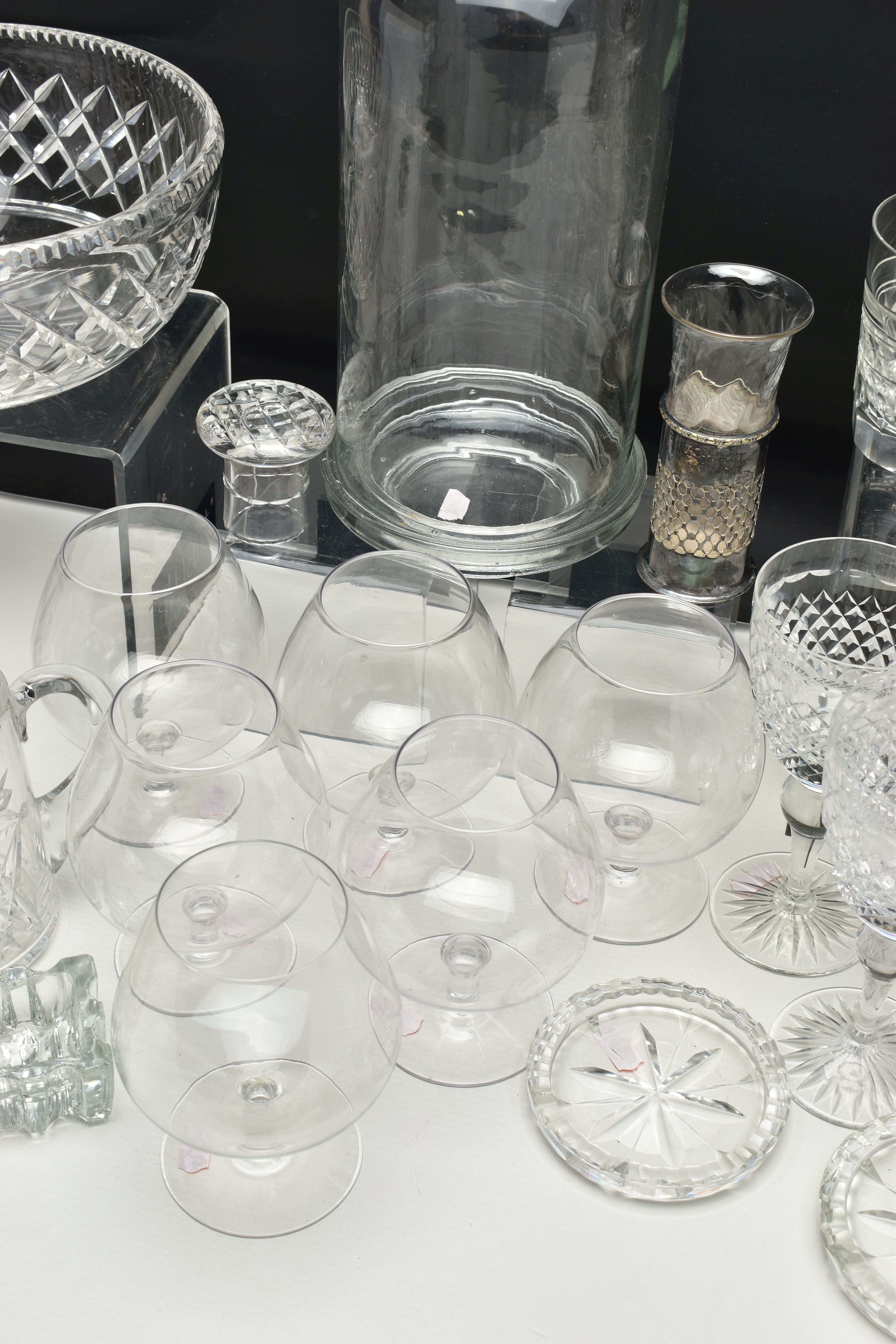 A GROUP OF CUT CRYSTAL AND GLASSWARE, comprising five cut crystal whisky glasses, five cut crystal - Image 9 of 18