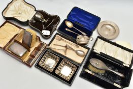 A PARCEL OF ASSORTED 20TH CENTURY SILVER, CASED AND LOOSE, comprising a cased pair of George V nut
