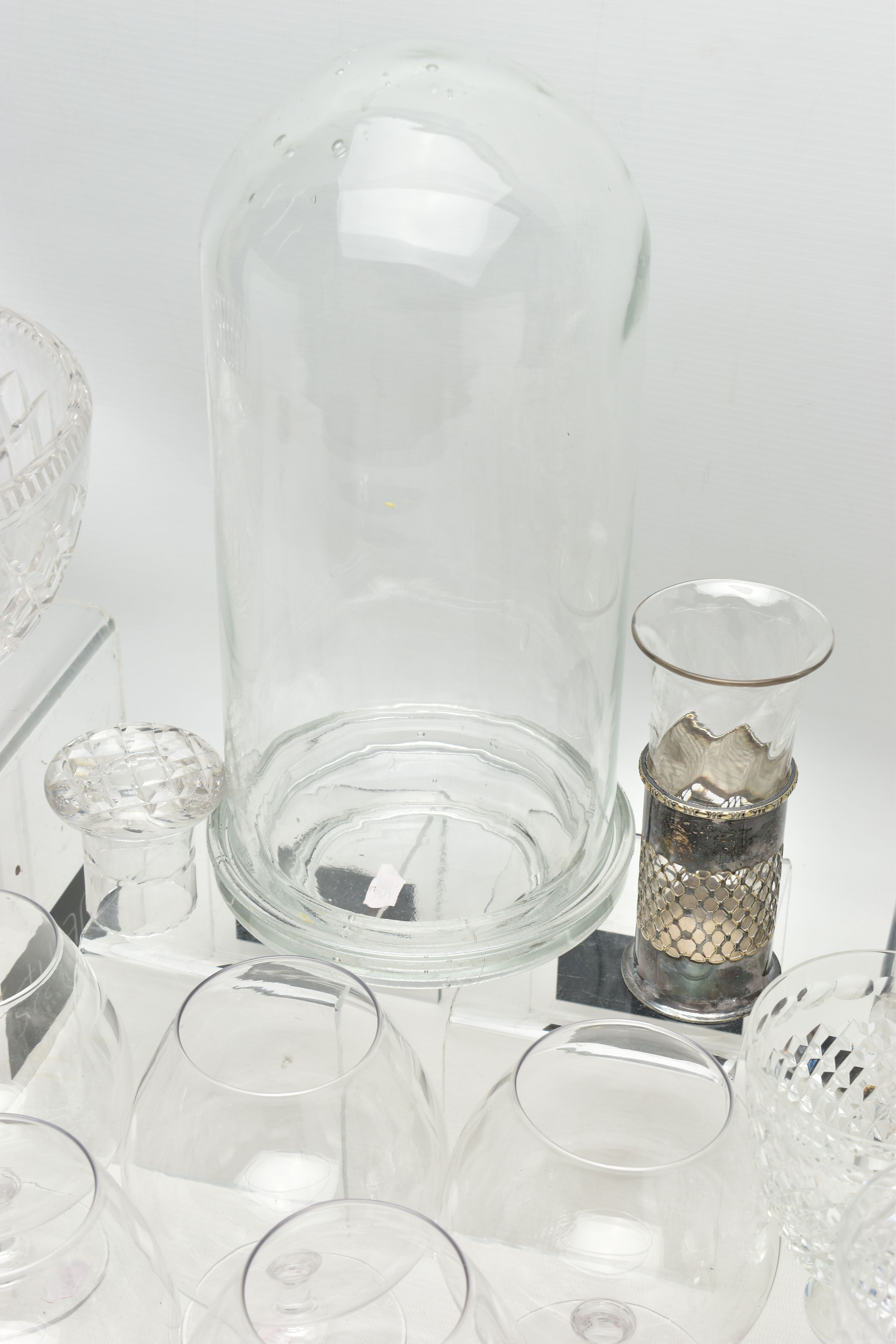 A GROUP OF CUT CRYSTAL AND GLASSWARE, comprising five cut crystal whisky glasses, five cut crystal - Image 17 of 18