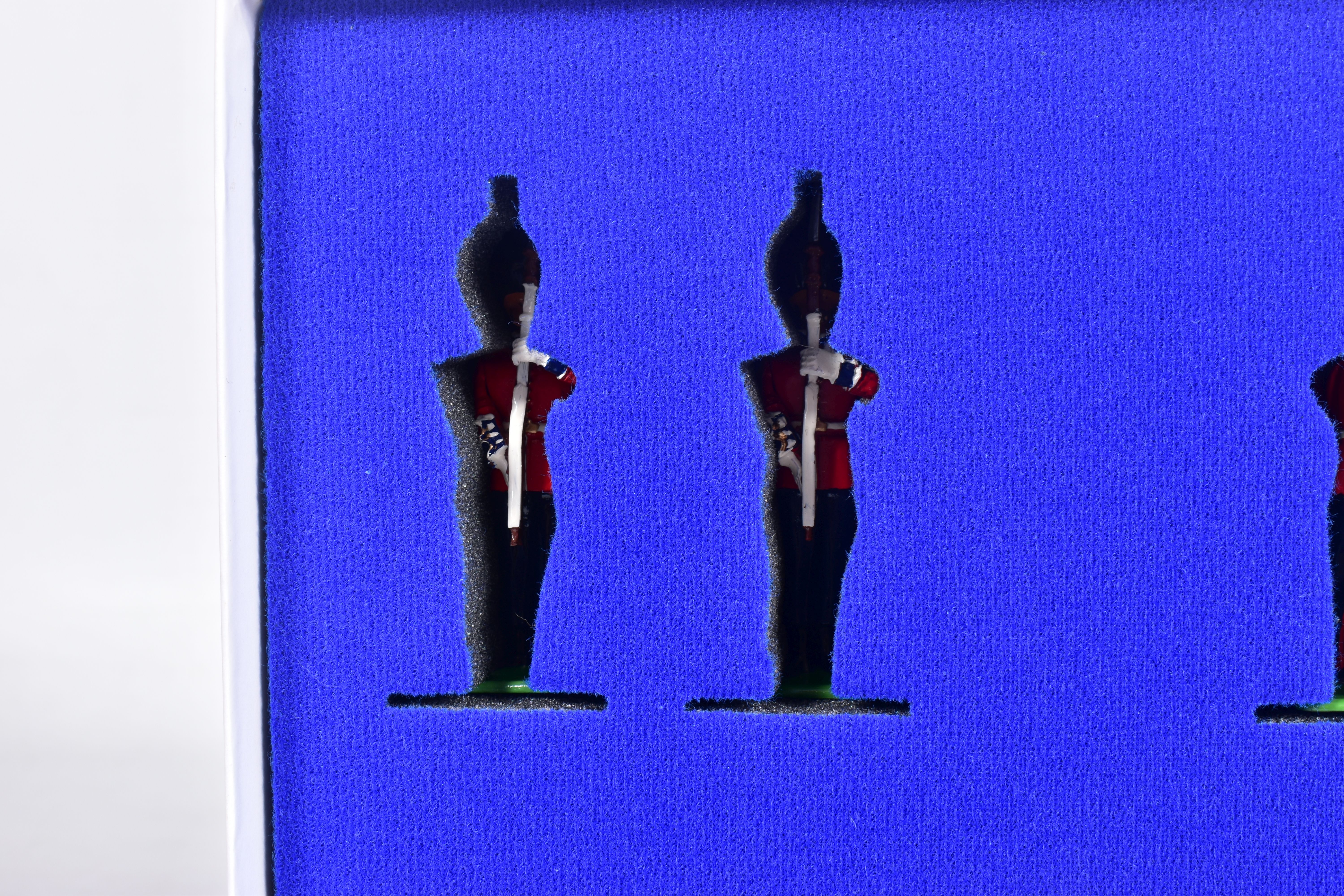 A BRITAINS SCOTS GUARDS BAND OF THE PIPES AND DRUMS 1899 FIGURE SET, No.0214, Limited Edition - Image 8 of 18