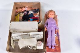 A QUANTITY OF UNBOXED AND ASSORTED 1960'S PEDIGREE SINDY DOLL, CLOTHING AND ACCESSORIES, doll marked