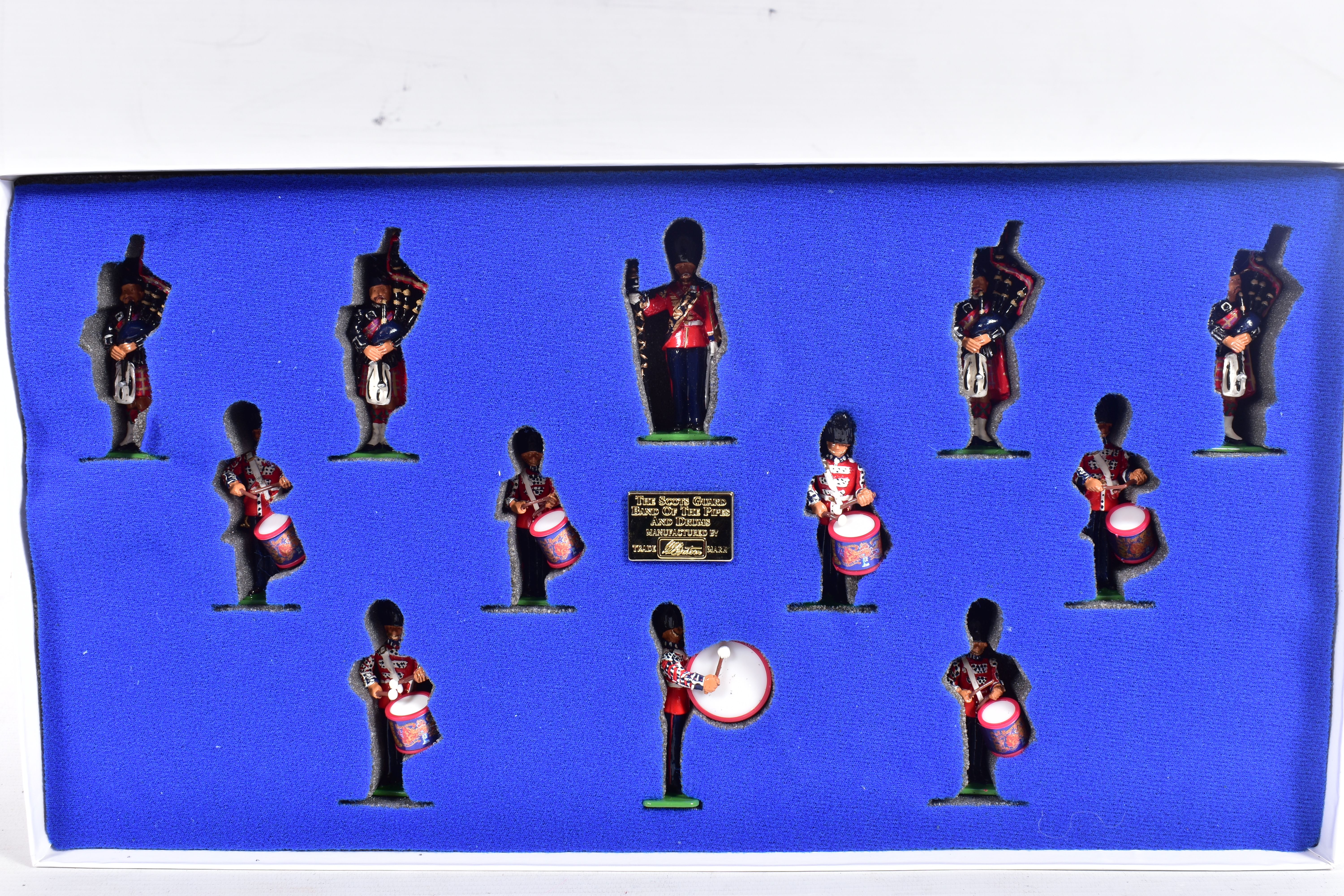 A BRITAINS SCOTS GUARDS BAND OF THE PIPES AND DRUMS 1899 FIGURE SET, No.0214, Limited Edition - Image 16 of 18