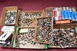 A QUANTITY OF BOXED AND UNBOXED ASSORTED PLASTIC SOLDIER FIGURES, all are of Napoleon era soldiers