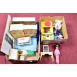 A UNBOXED SINDY DOLL AND QUANTITY OF CLOTHING AND ACCESSORIES, c.1980's doll marked Sindy 033055X to