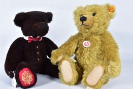 AN UNBOXED STEIFF CLASSIC MOHAIR TEDDY BEAR, No.004810, golden plush replica bear with button and