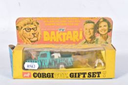 A BOXED DINKY TOYS DAKTARI GIFT SET, No.7, complete with all figures and animals, Land Rover in very