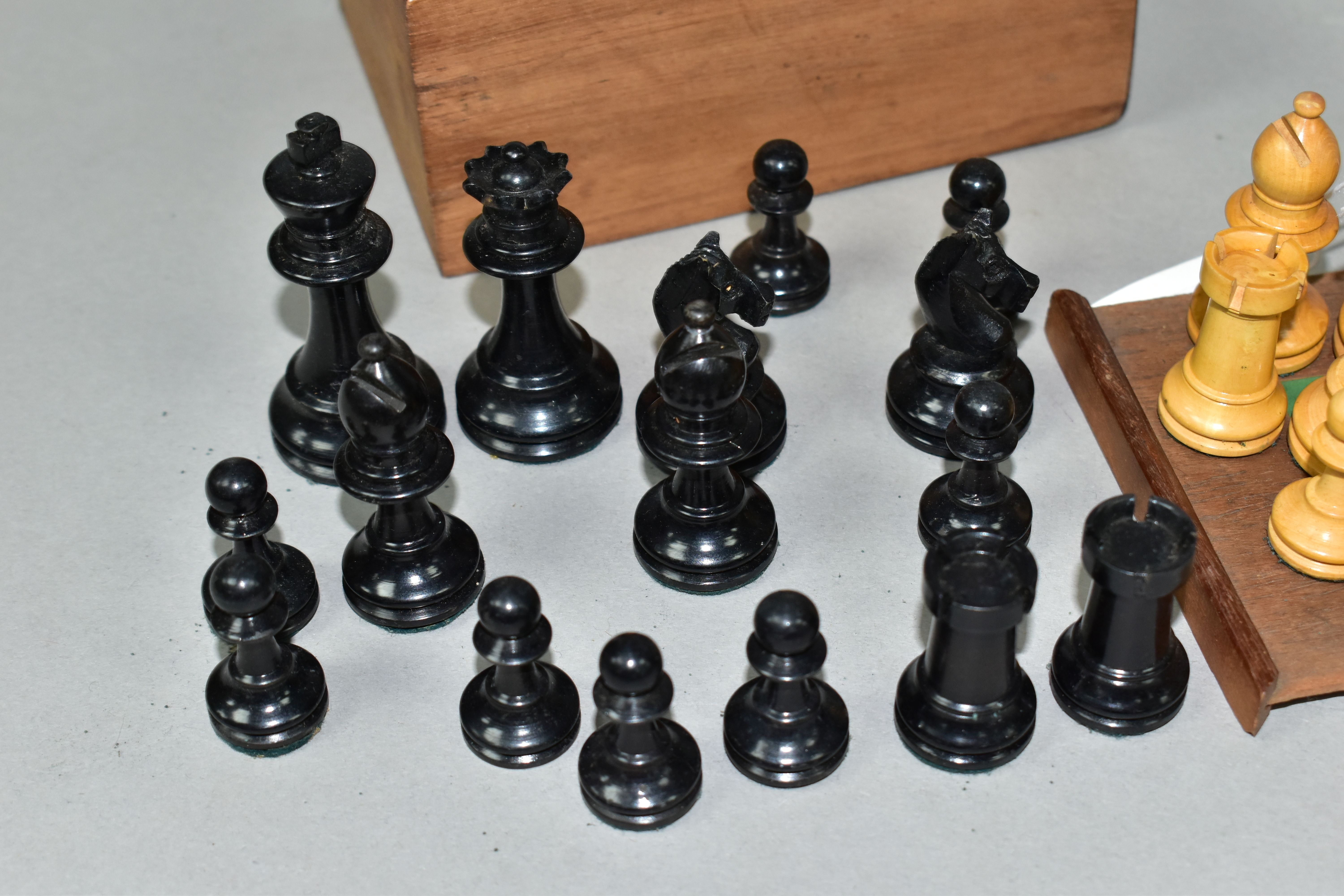 A BOXED WOODEN ORIGINAL CHESS SET, all pieces present, no obvious damage (1) - Image 3 of 5