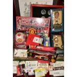 ONE BOX OF MANCHESTER UNITED FOOTBALL ITEMS AND EPHEMERA, to include a wall display of the
