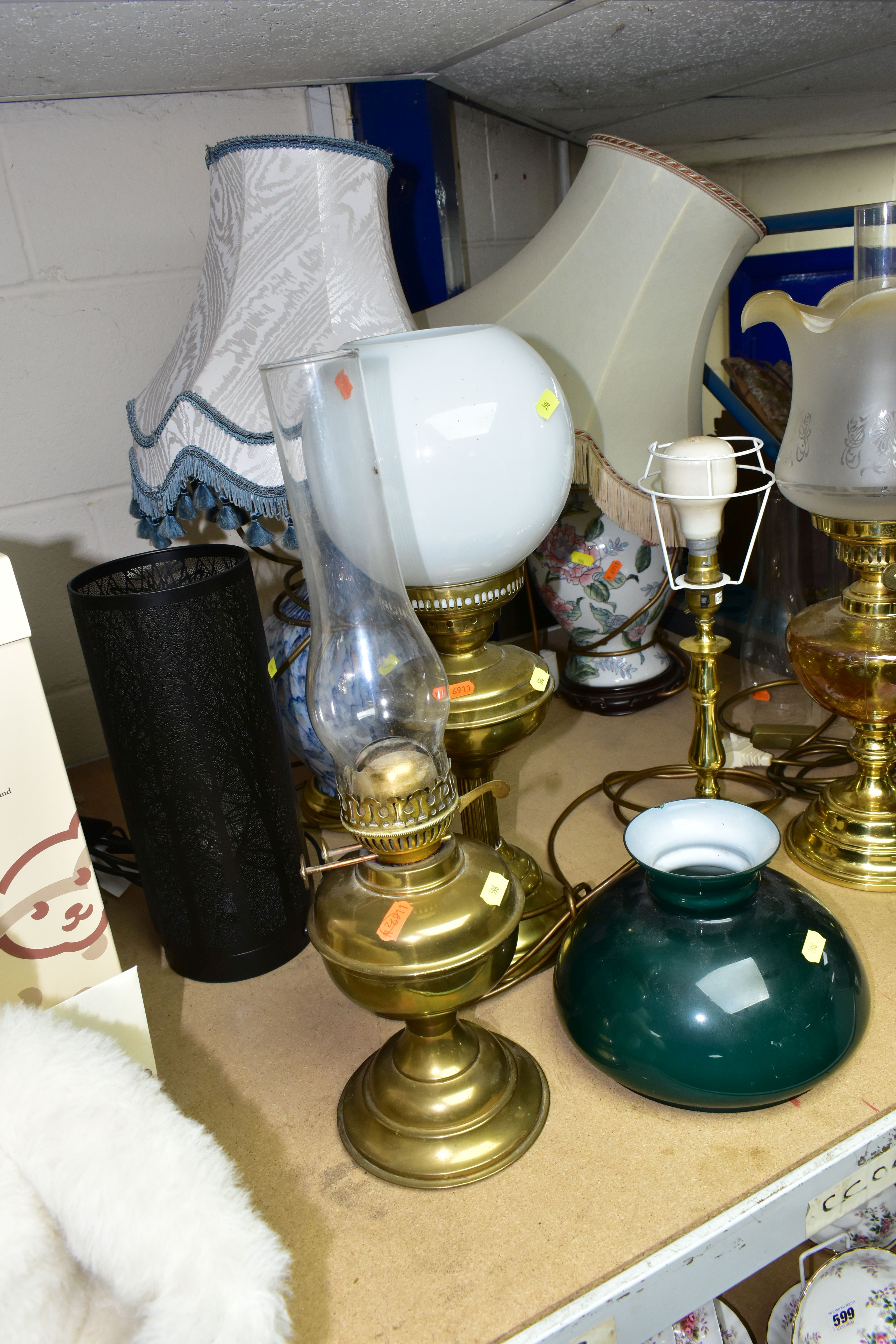 EIGHT TABLE LAMPS, SHADES AND CHIMNEYS, comprising a brass based oil lamp, three electric lamps in - Image 5 of 5