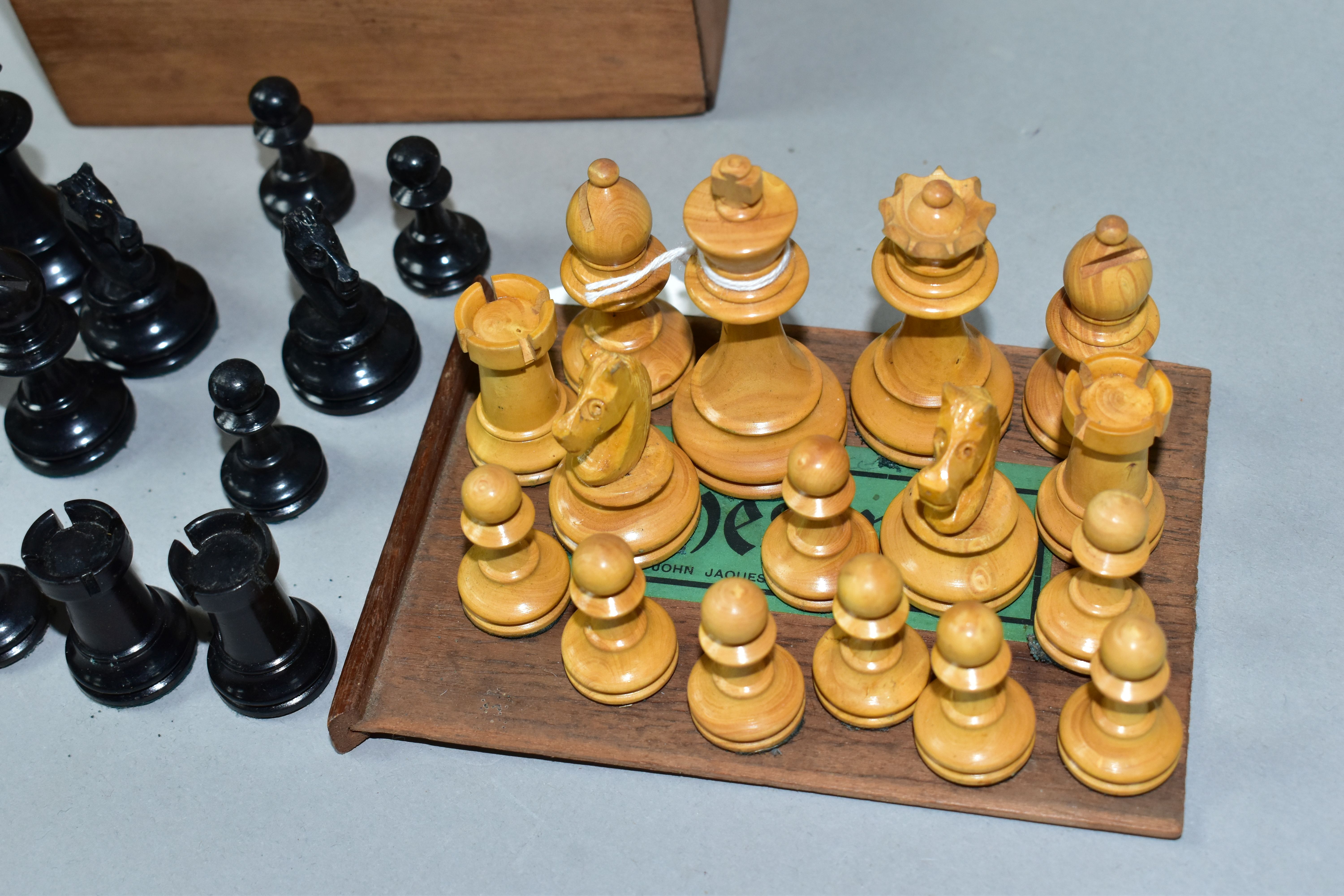 A BOXED WOODEN ORIGINAL CHESS SET, all pieces present, no obvious damage (1) - Image 5 of 5
