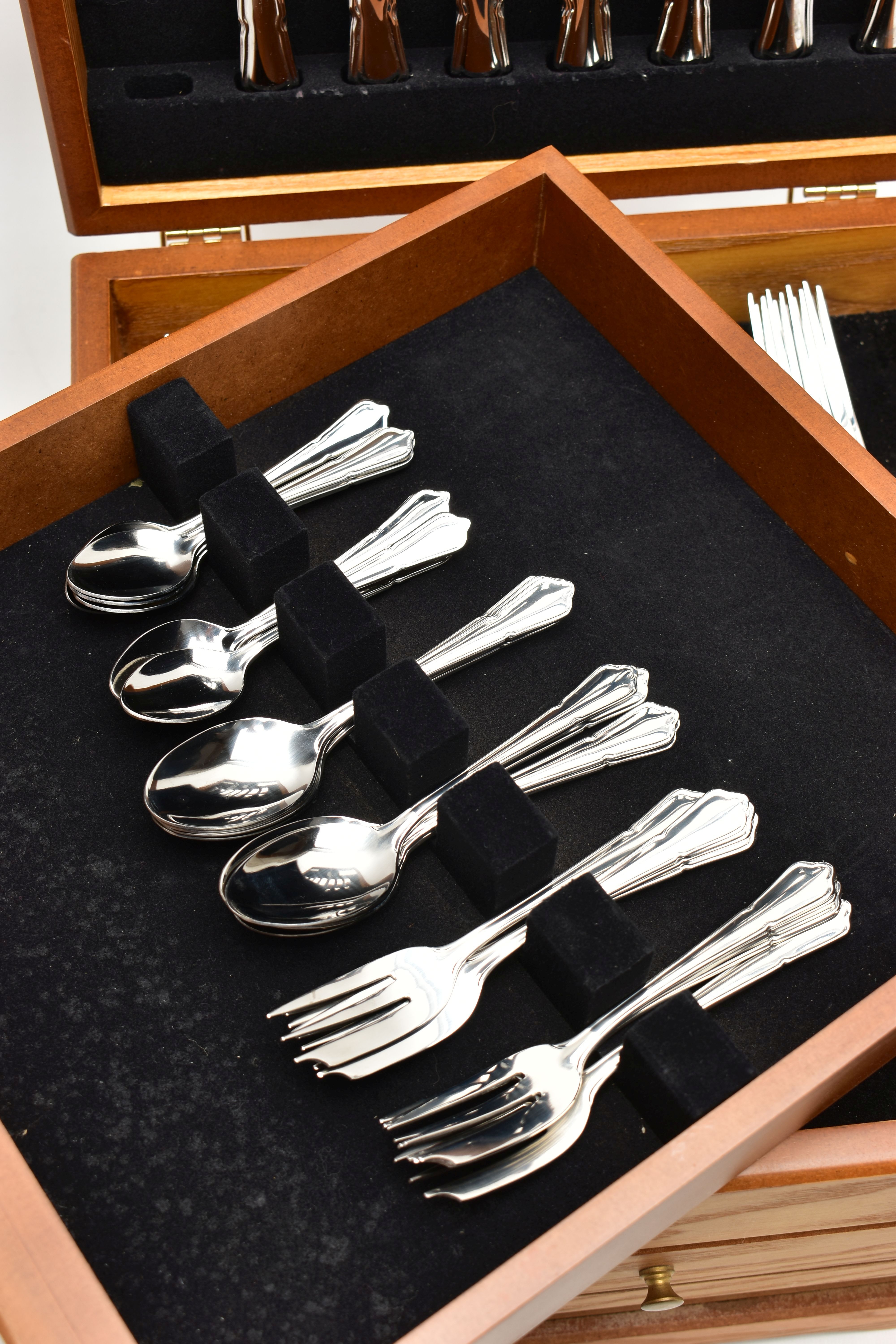 A 'AMEFA' CANTEEN, a complete seventy eight piece stainless steel canteen set, containing eight - Image 3 of 4