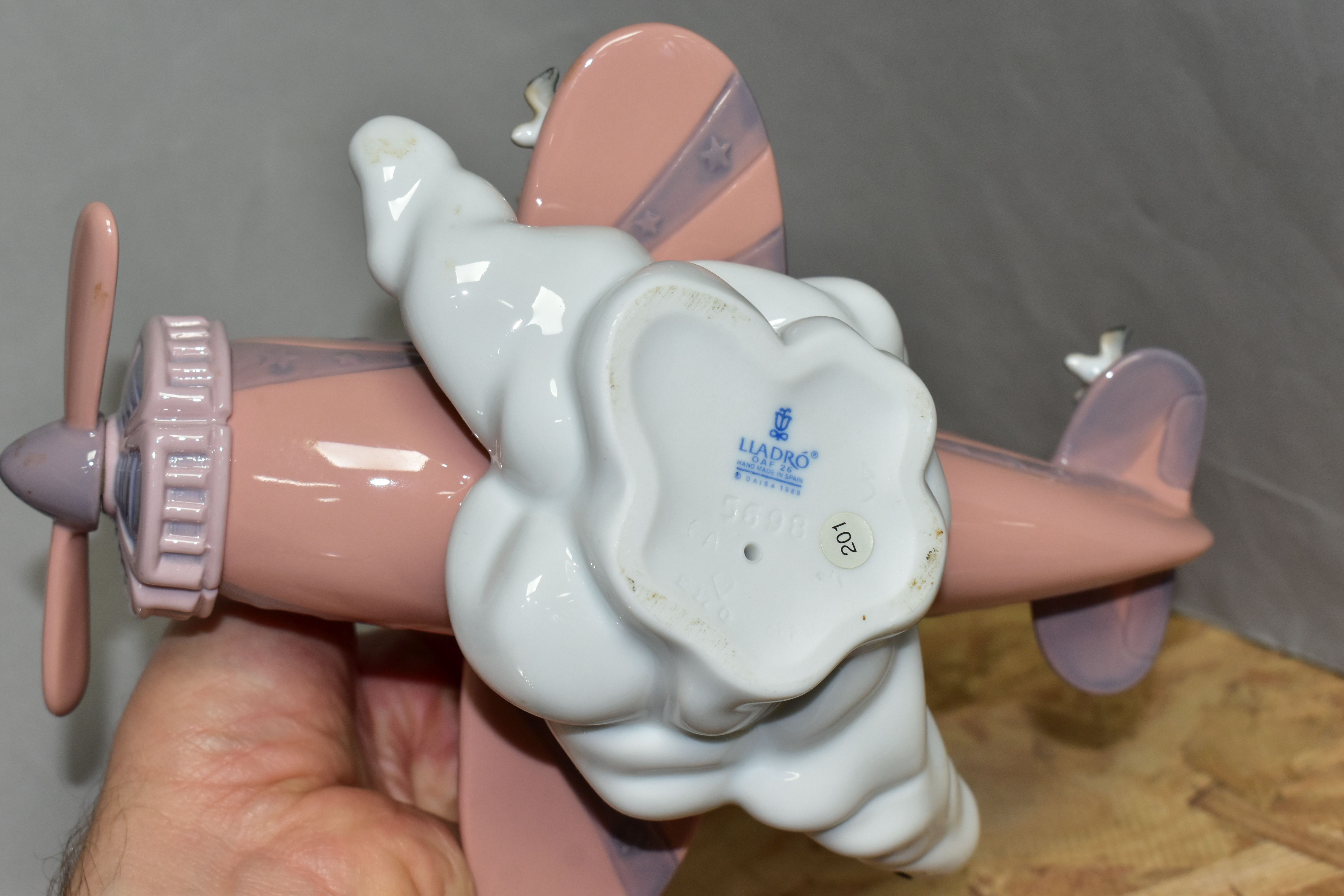 A LLADRO 'DON'T LOOK DOWN' SCULPTURE, model no 5698, depicting two figures in an aeroplane, sculptor - Image 4 of 5