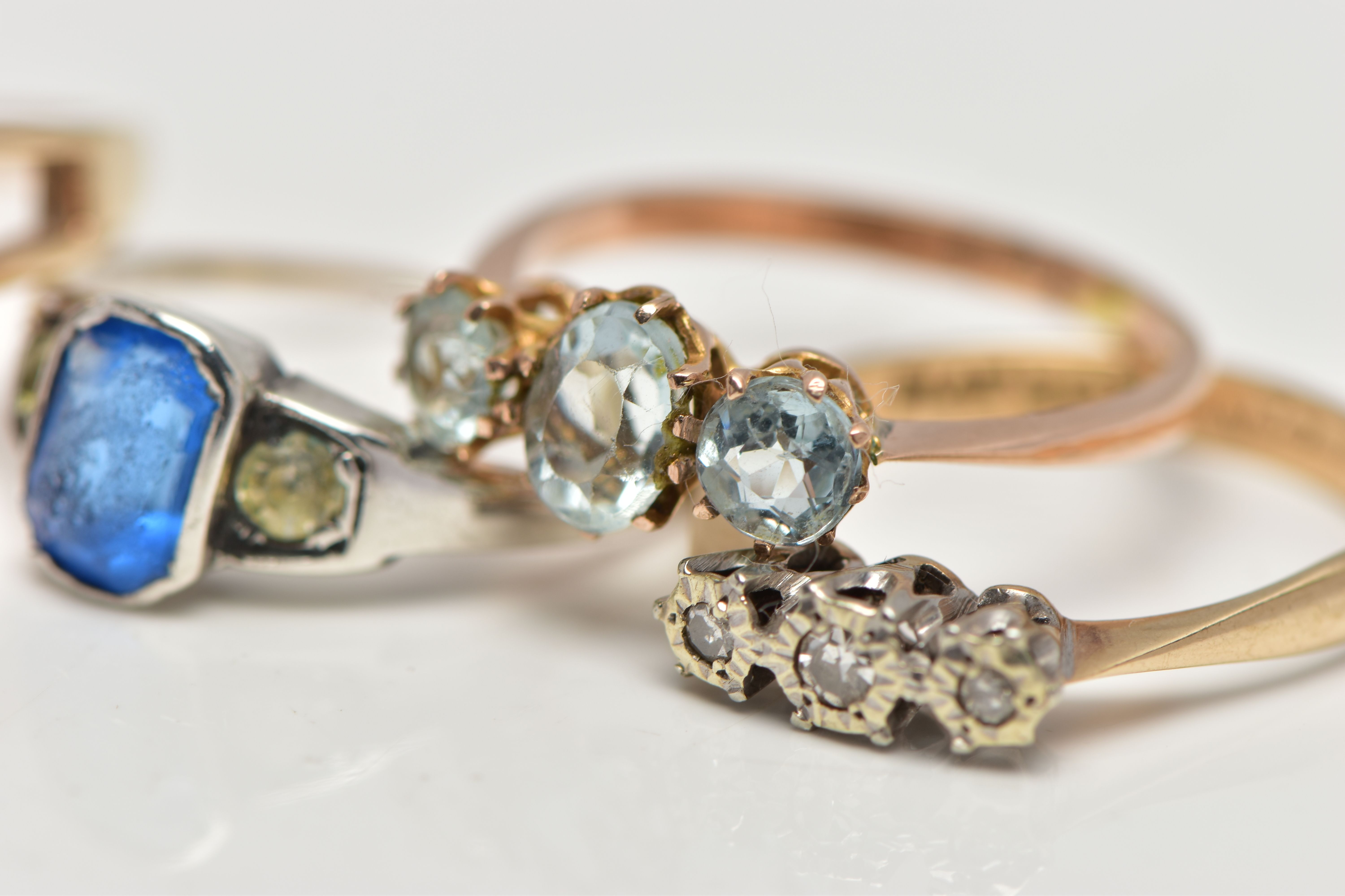 A SELECTION OF FOUR GEM SET RINGS, to include an early 20th century blue and colourless paste - Image 2 of 4