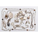 AN ASSORTMENT OF SILVER AND WHITE METAL JEWELLERY, to include a silver agate pendant, hallmarked