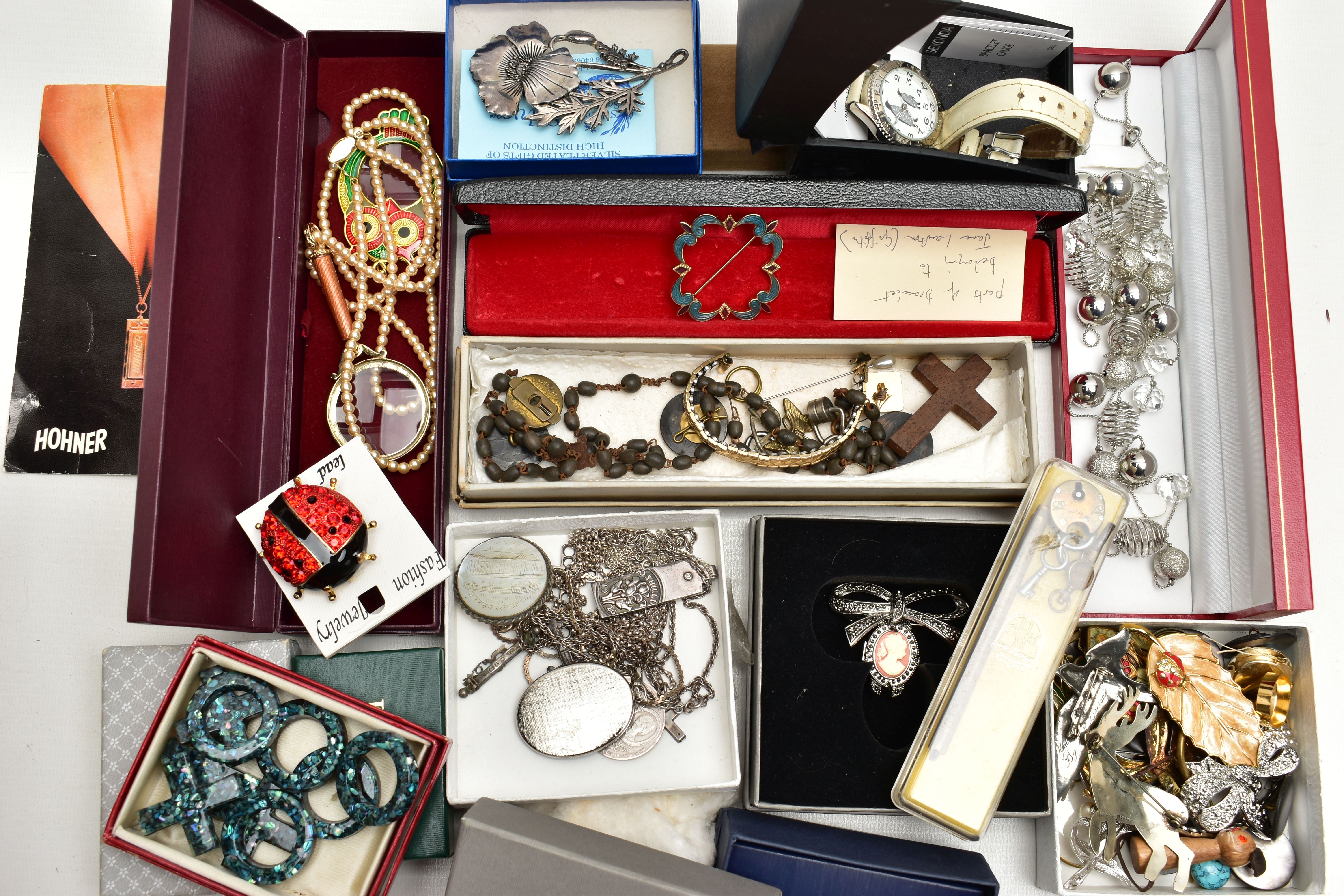 A BOX OF ASSORTED SILVER AND COSTUME JEWELLERY, to include a silver ingot pendant set with a