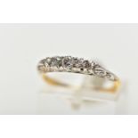 AN 18CT GOLD FIVE STONE DIAMOND RING, set with graduated old cut diamonds and two single cut