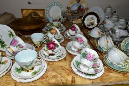 A GROUP OF CERAMICS, GLASS AND METALWARES INCLUDING HARRY WHEATCROFT SIX WORLD FAMOUS ROSES TEA