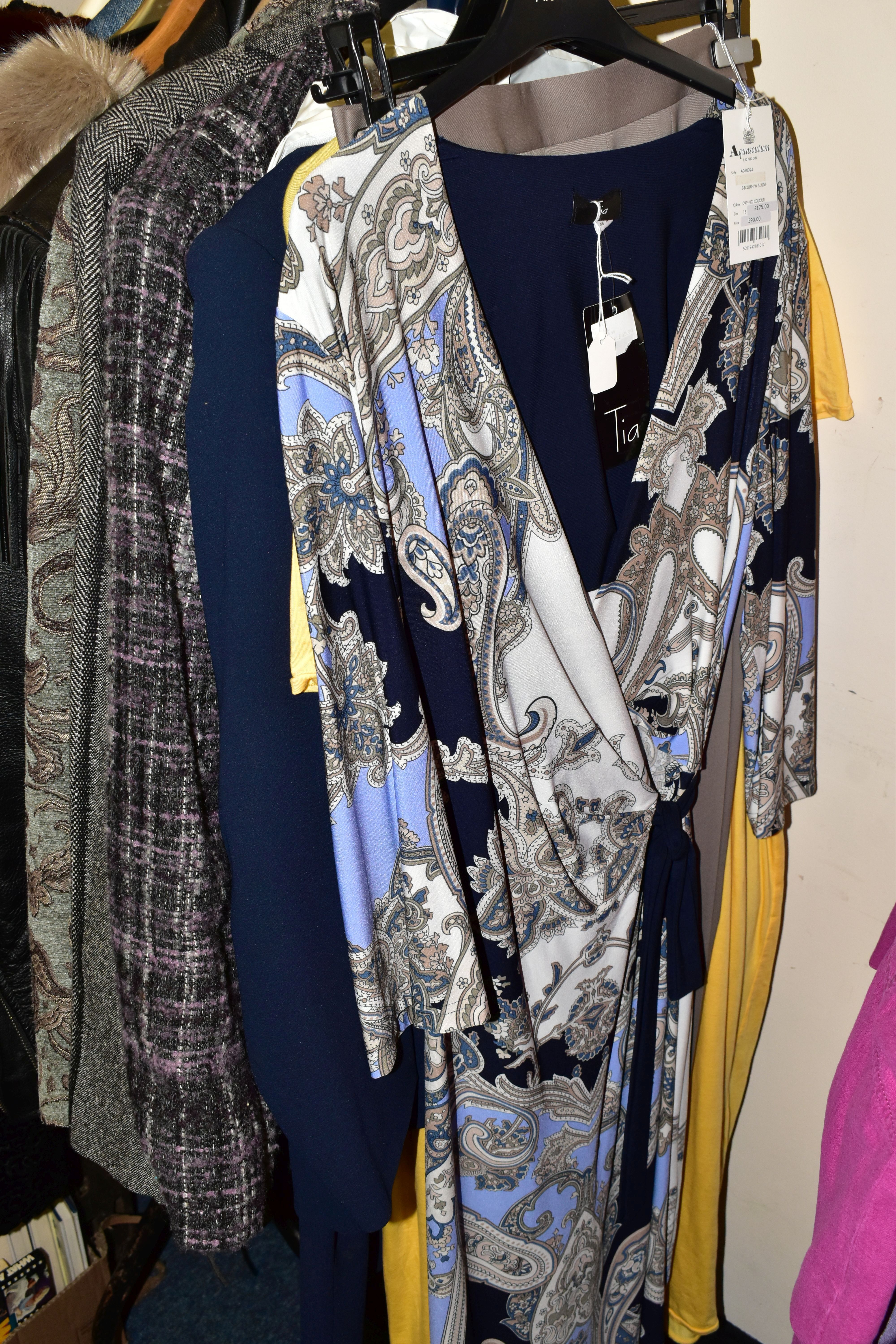 A QUANTITY OF VINTAGE AND MODERN LADIES CLOTHING, approximately eighty items of assorted ages from - Image 10 of 34