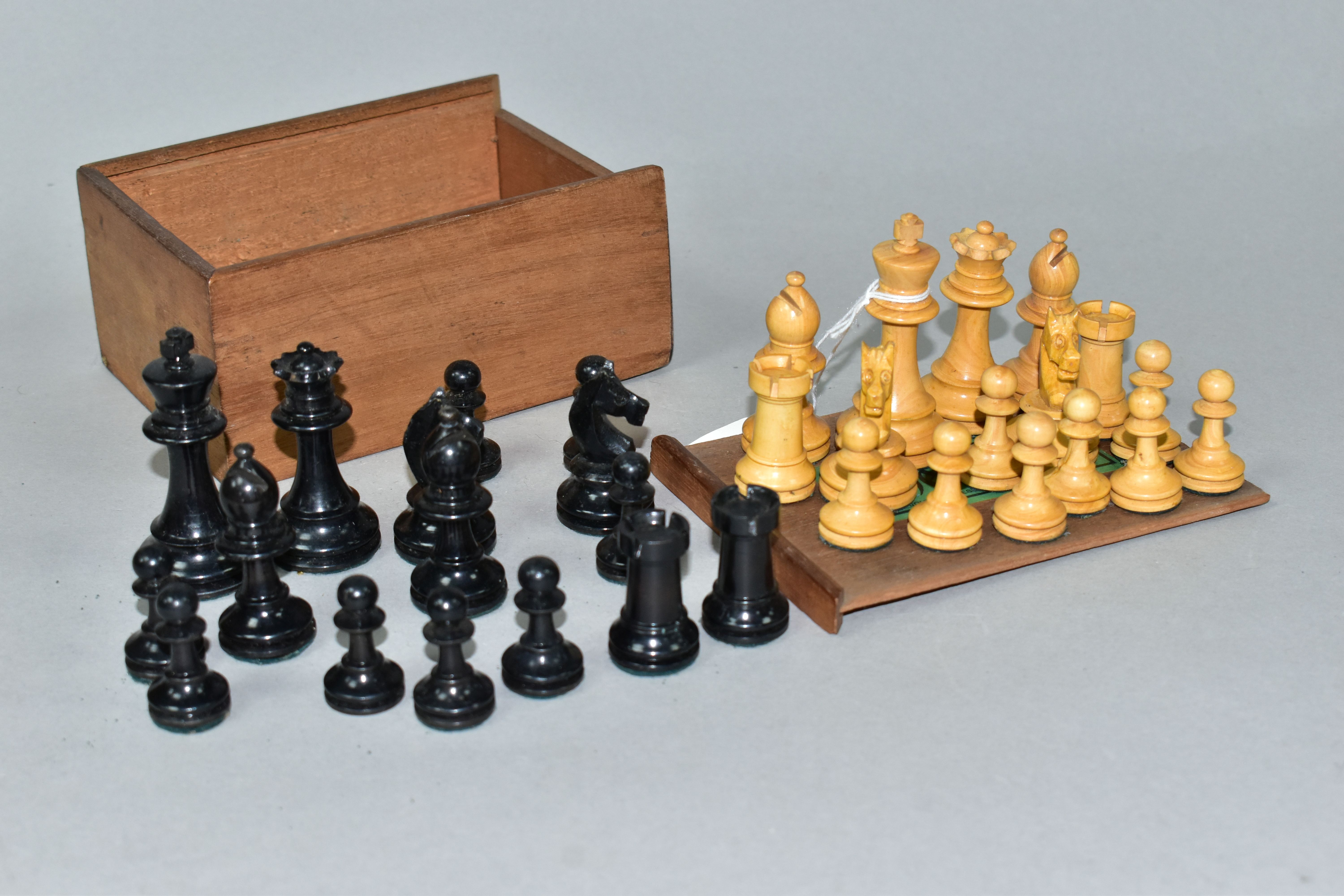 A BOXED WOODEN ORIGINAL CHESS SET, all pieces present, no obvious damage (1)