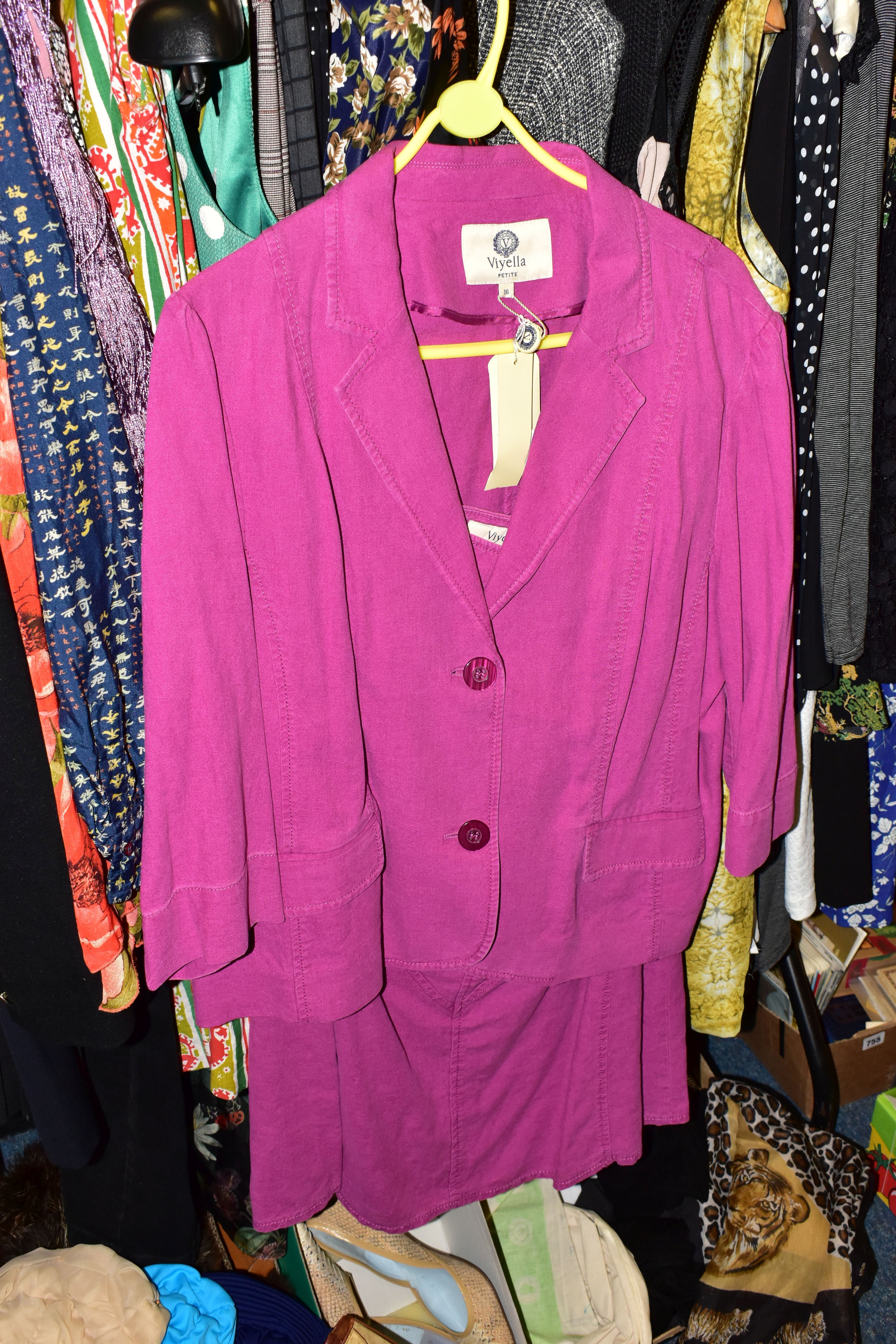 A QUANTITY OF VINTAGE AND MODERN LADIES CLOTHING, approximately eighty items of assorted ages from - Image 11 of 34