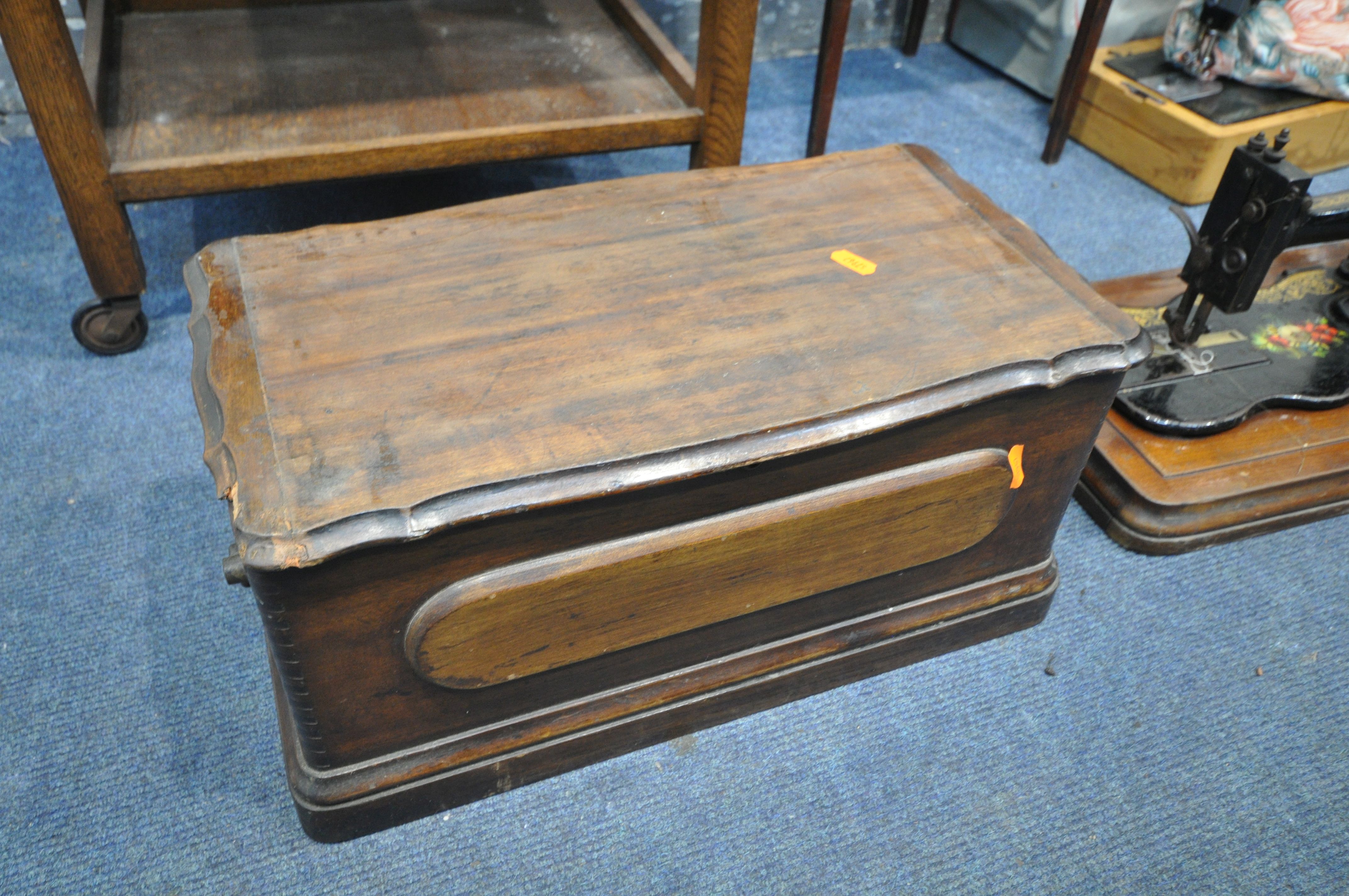 A VINTAGE MAHOGANY CASED BRADBURY & CO NO1 SEWING MACHINE (condition:-gilt partly worn, chips to - Image 4 of 6