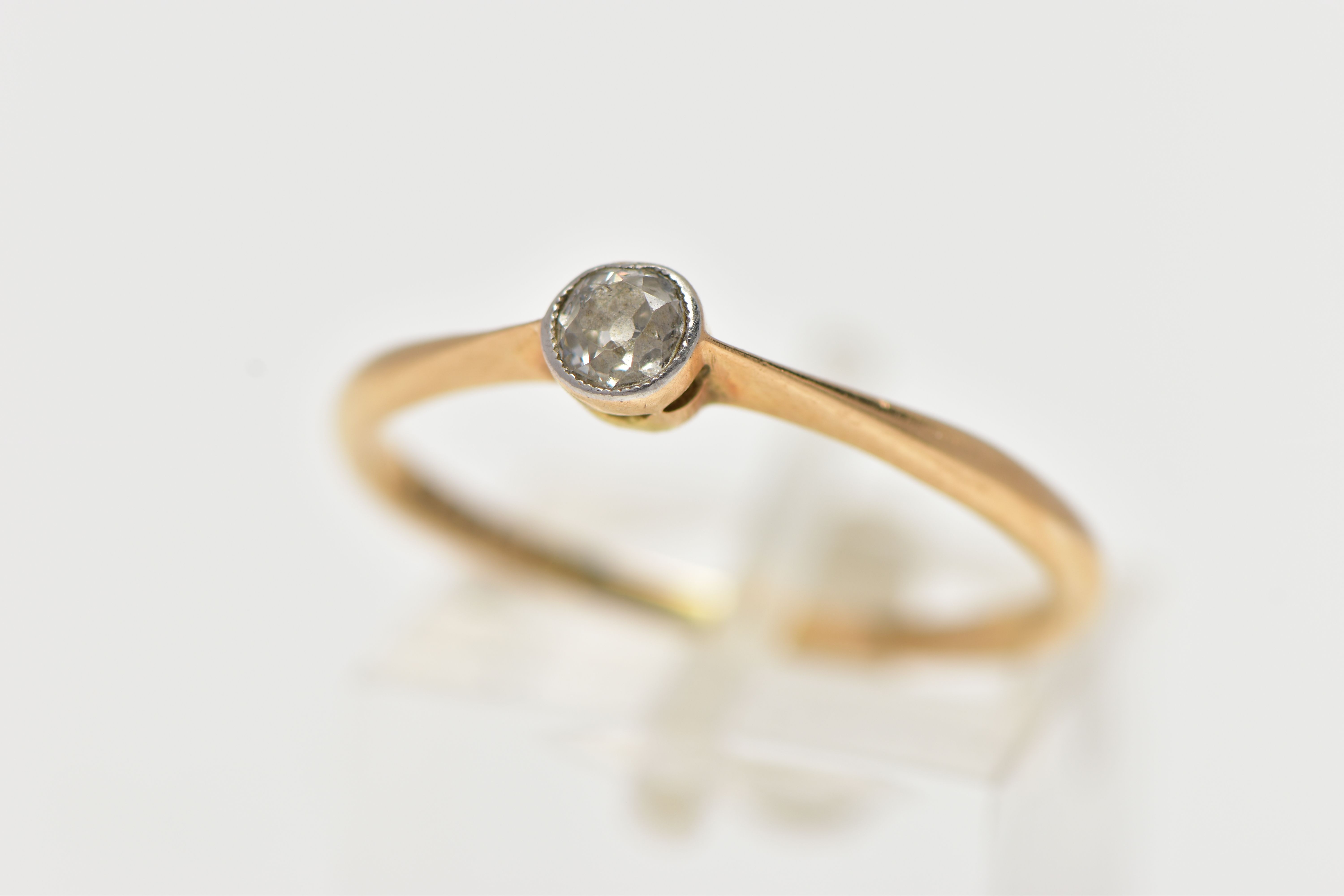 A YELLOW METAL SINGLE STONE DIAMOND RING, set with an old cut diamond in a milgrain setting,