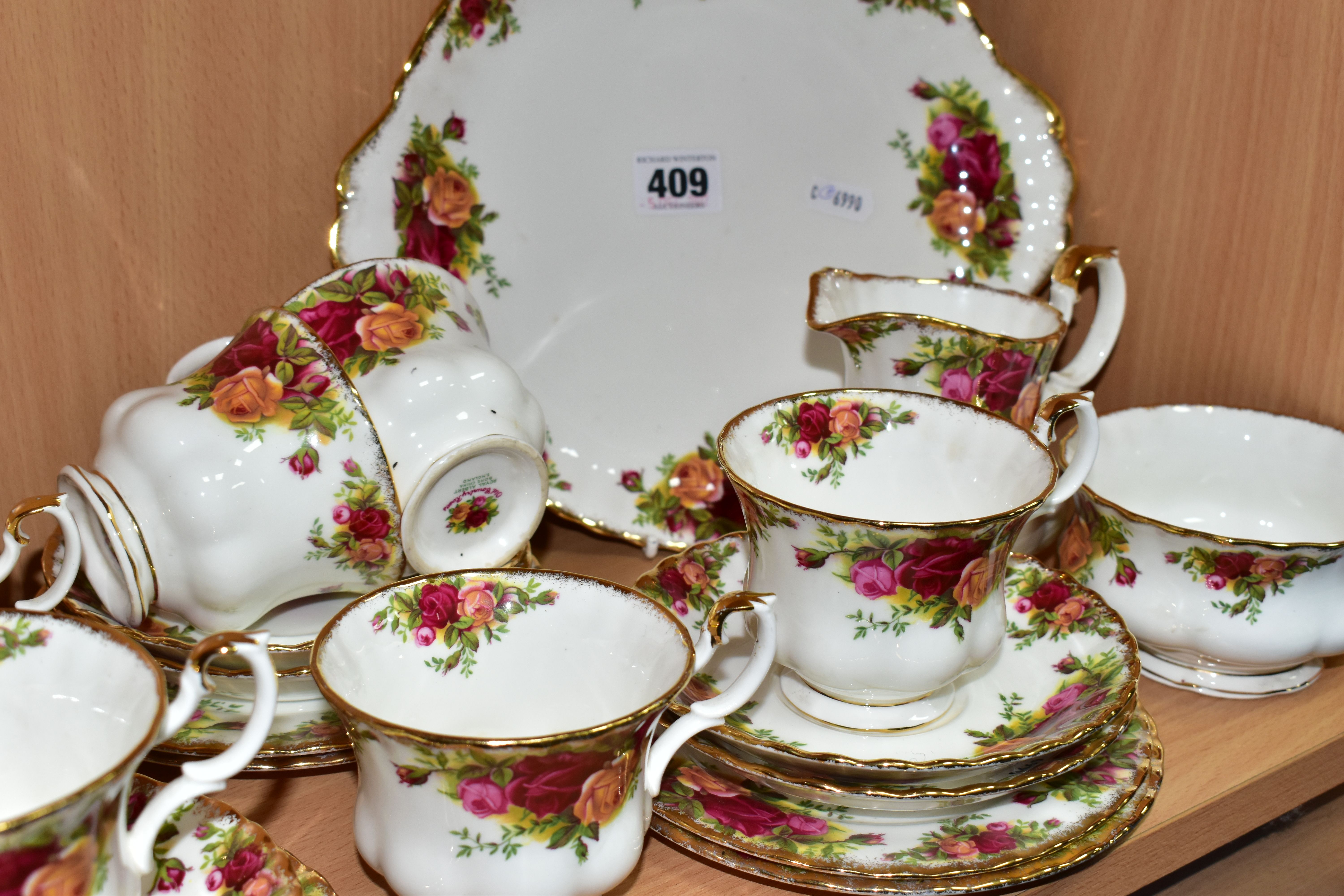 A TWENTY ONE PIECE ROYAL ALBERT OLD COUNTRY ROSES PART TEA SET, comprising a cream jug, a sugar - Image 3 of 3