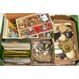 A JEWELLERY BOX, ASSORTED JEWELLERY AND ADDITIONAL ITEMS, a white jewellery box with removable