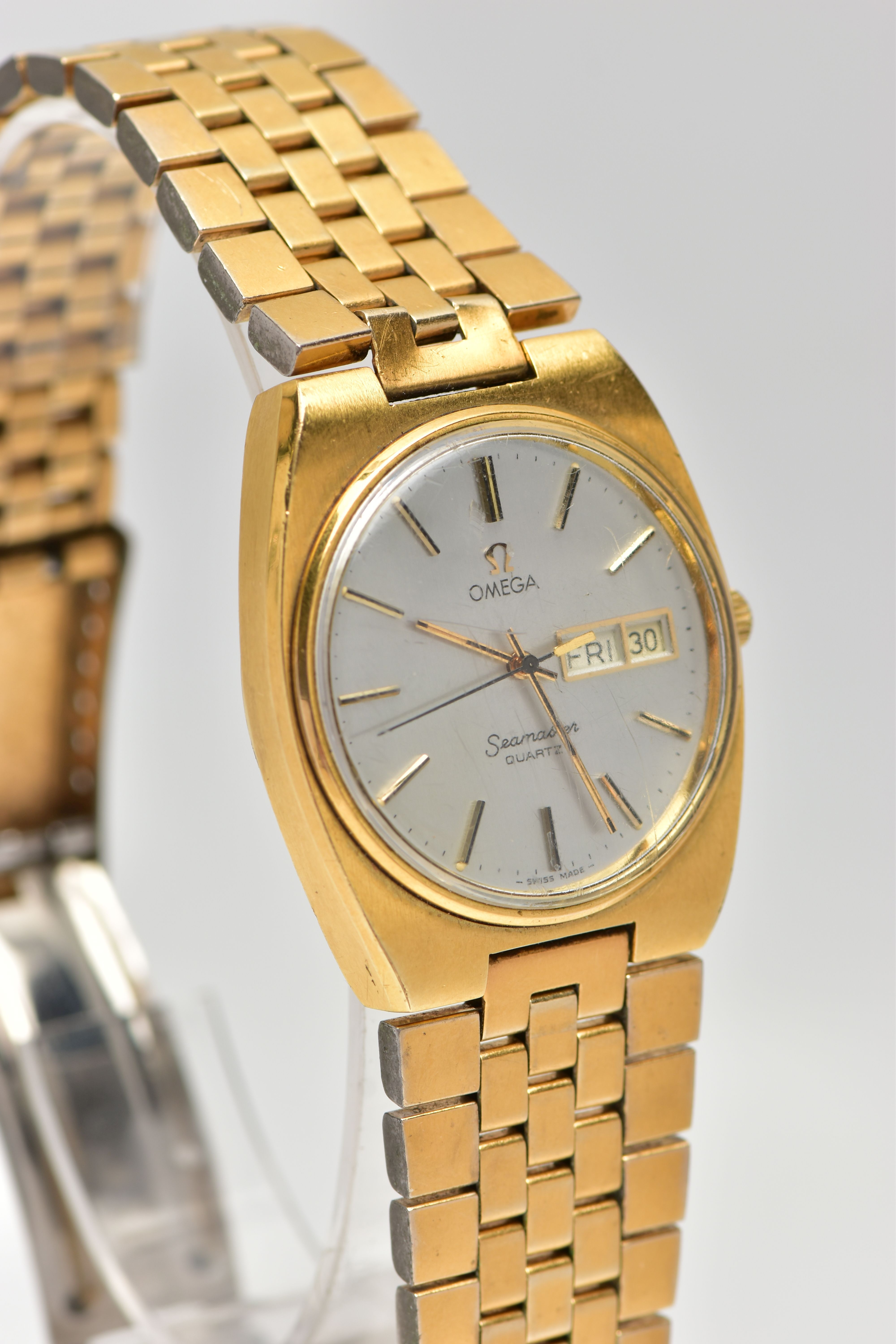 A GOLD PLATED 'OMEGA SEAMASTER QUARTZ' WRISTWATCH, round silver dial signed 'Omega Seamaster - Image 2 of 6