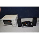 A COOKOLOGY MICROWAVE, and a Polaroid hi fi with two speakers (both PAT pass and working) (2)