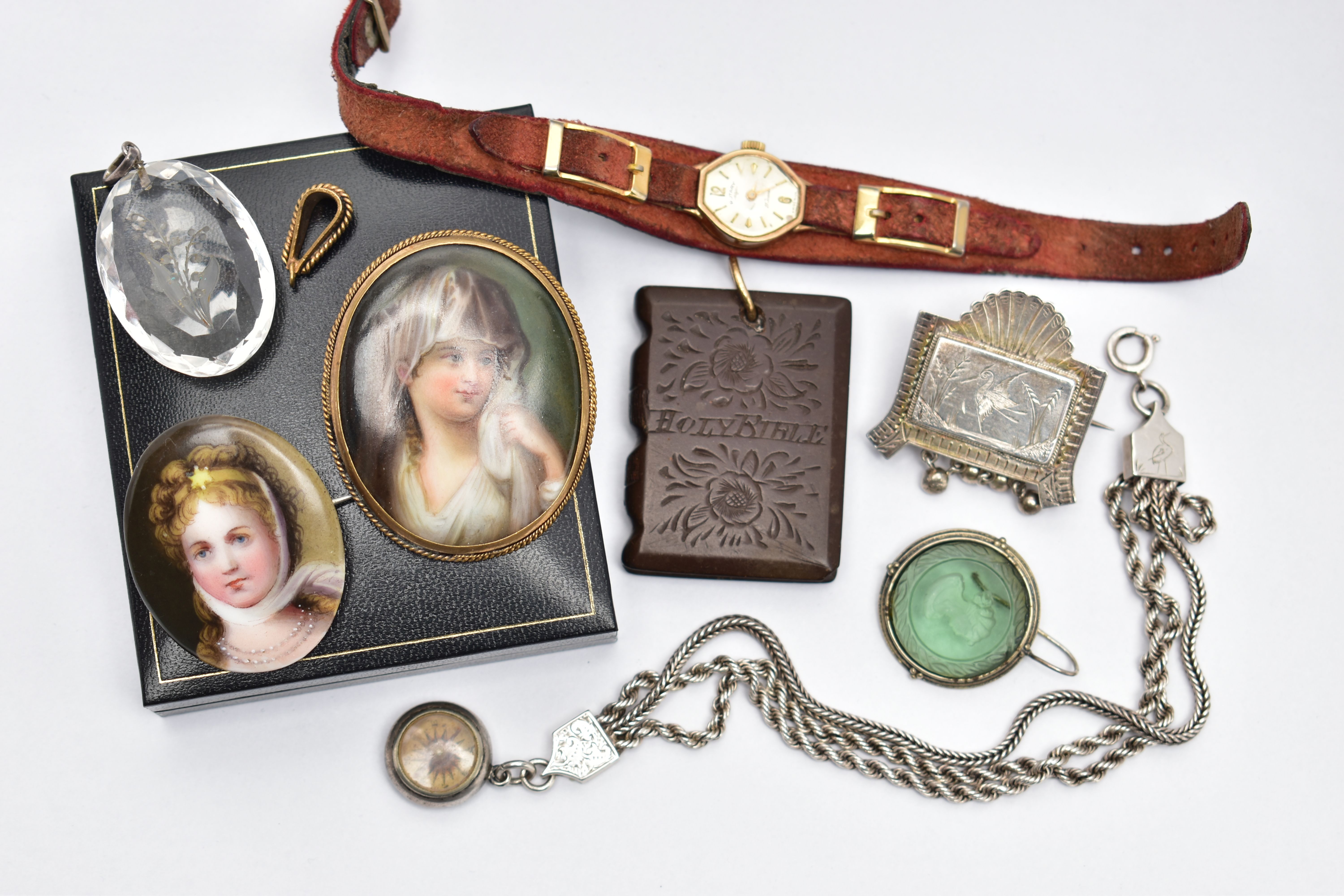 A SELECTION OF JEWELLERY, to include a Victorian silver Albertina featuring three chains, fitted