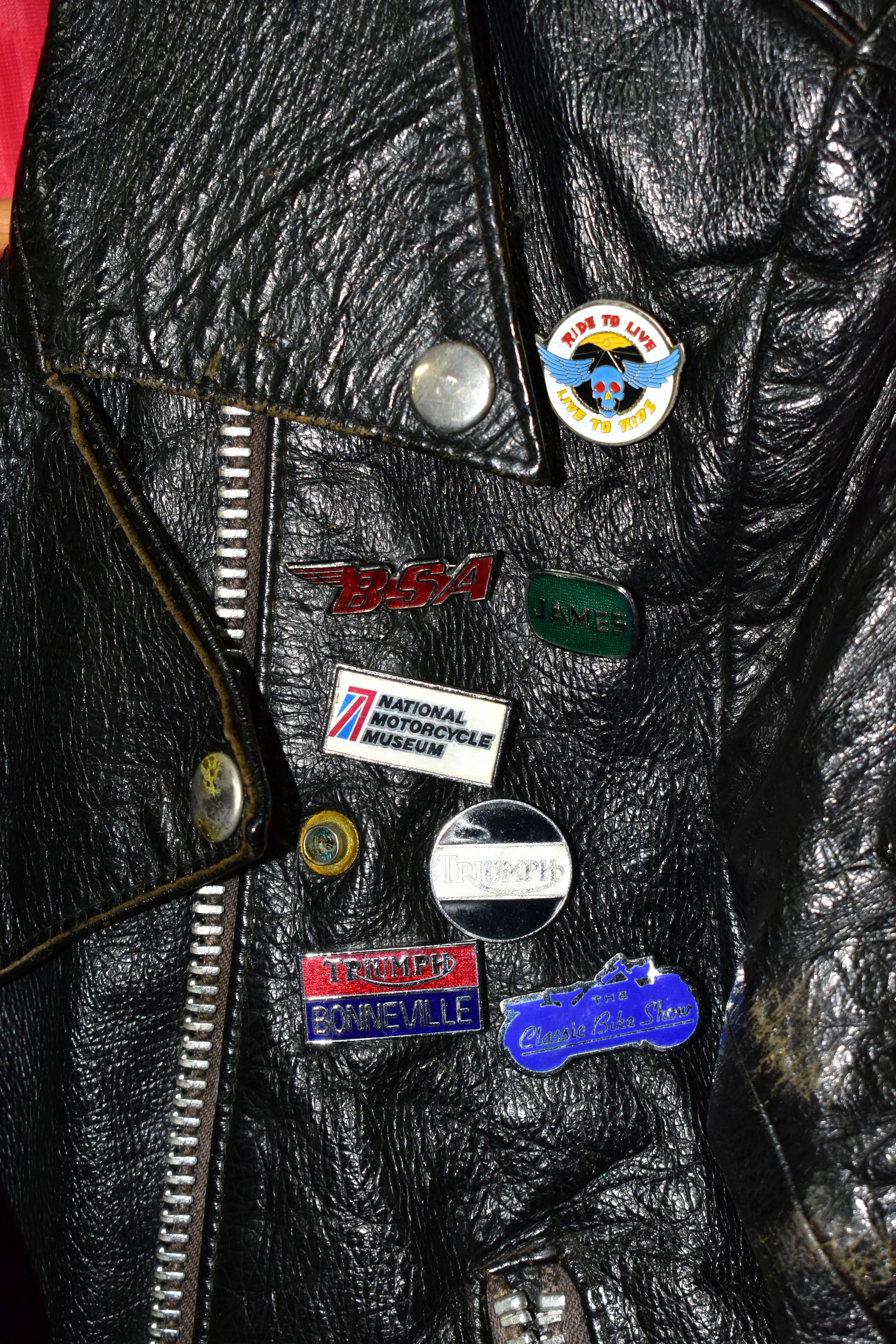 A BLACK LEATHER PIN BADGE BIKER'S JACKET, size small, Frank N Furter style, with sixteen metal pin - Image 3 of 6