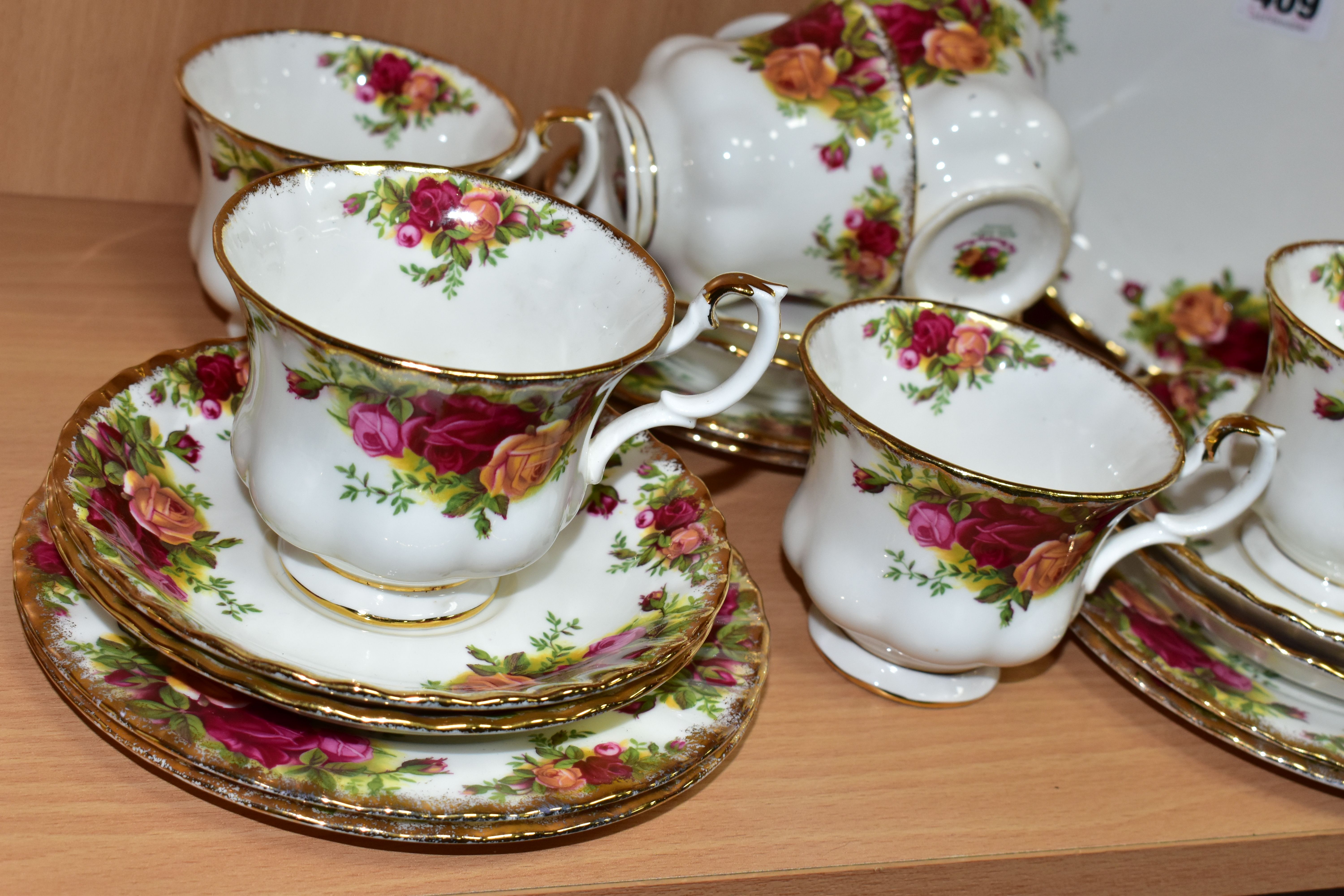 A TWENTY ONE PIECE ROYAL ALBERT OLD COUNTRY ROSES PART TEA SET, comprising a cream jug, a sugar - Image 2 of 3