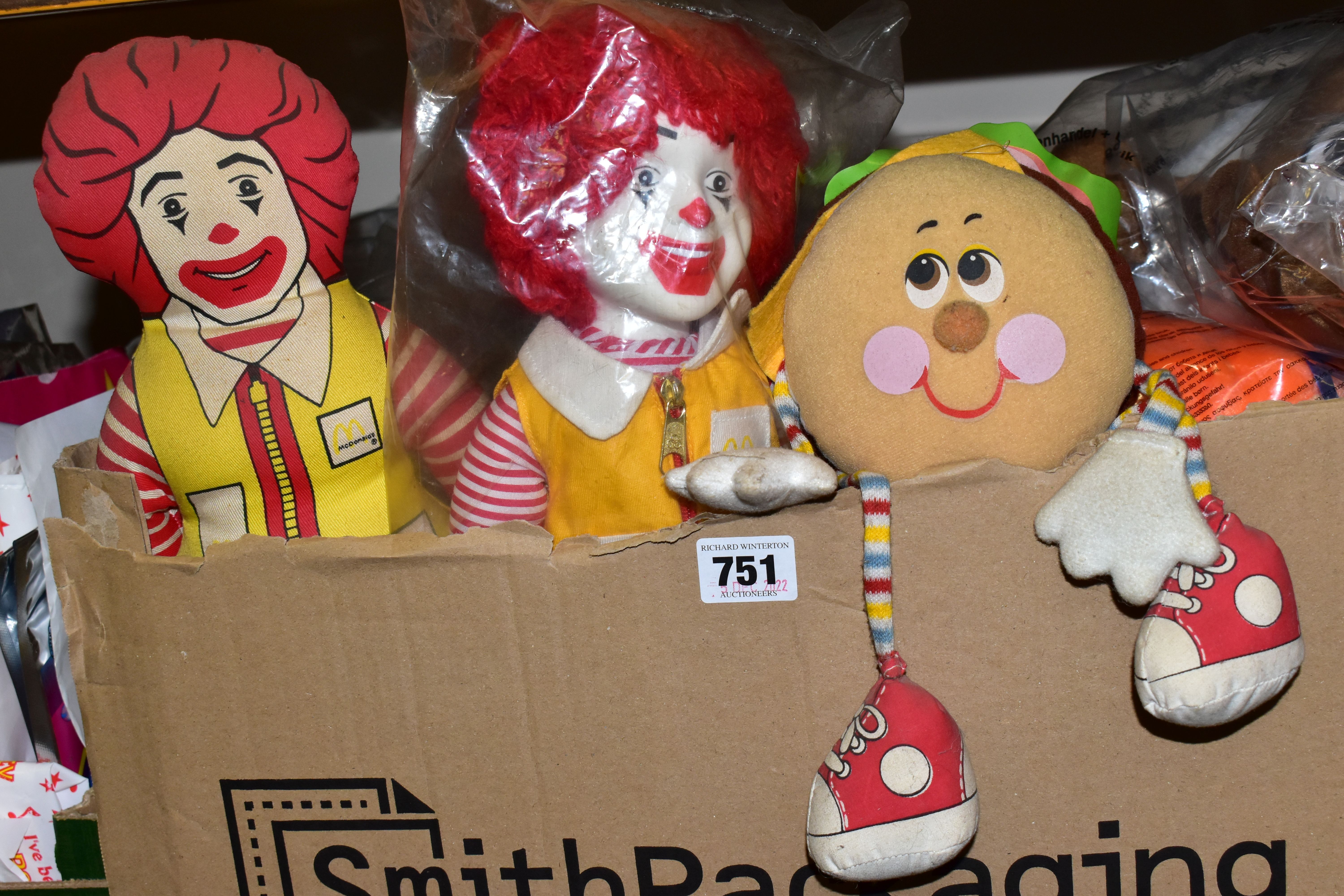 FIVE BOXES OF McDONALDS HAPPY MEAL TOYS ETC, to include a box of balloons, a box of plastic toys, - Image 7 of 7