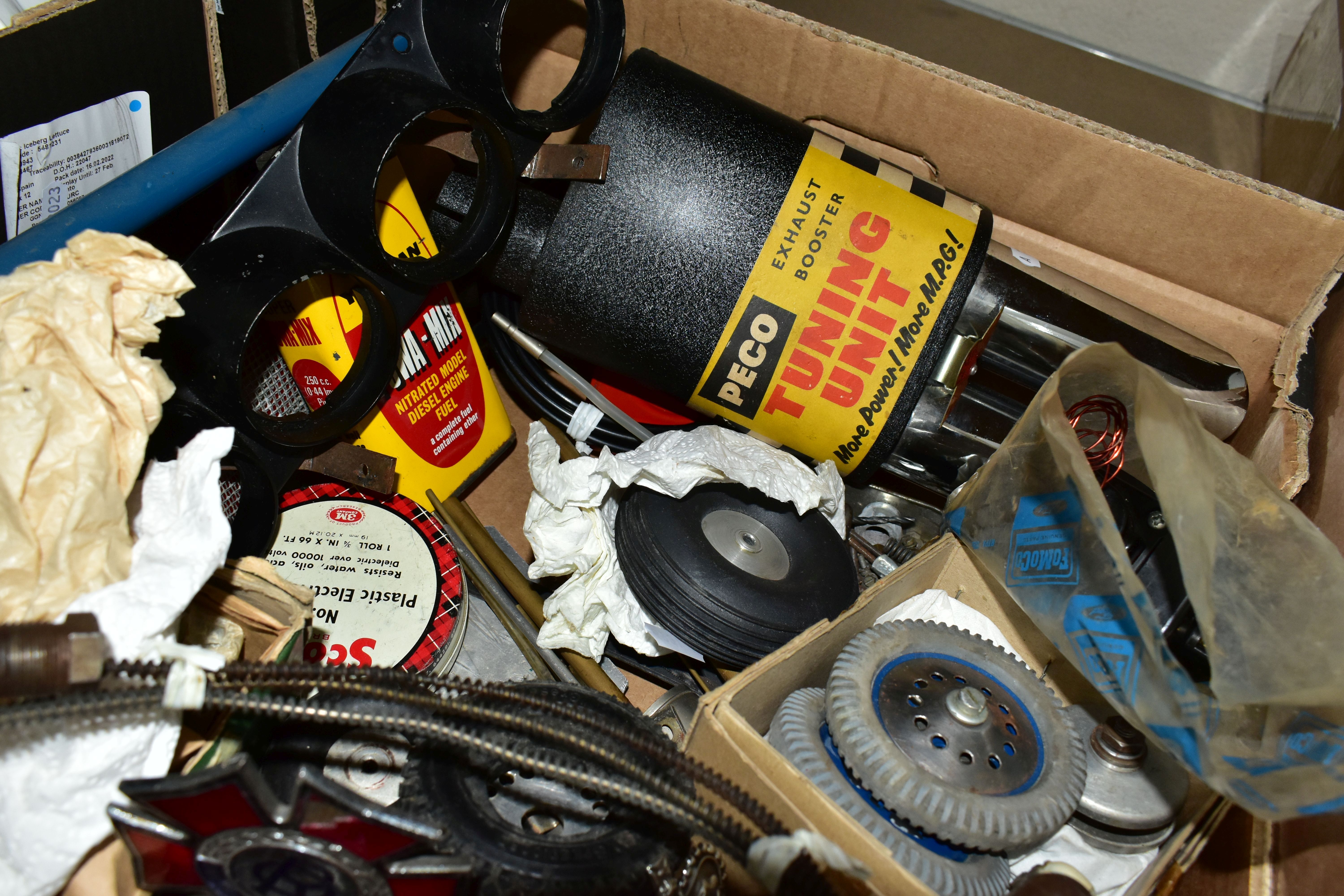 A BOX OF ASSORTED SPARE CAR RELATED AND MODEL CAR SPARE PARTS ETC, to include an unused Peco exhaust - Image 3 of 4