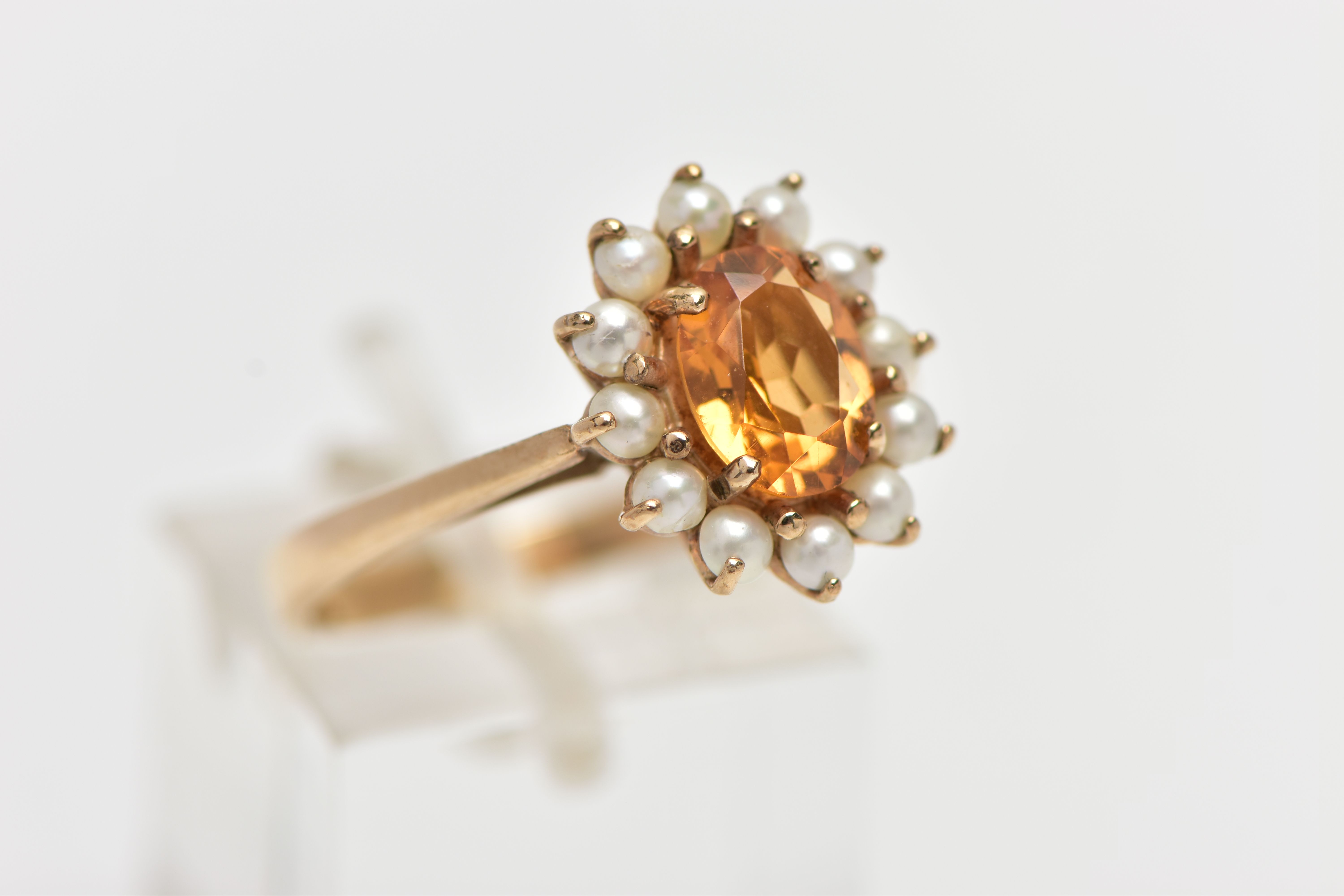 A 9CT YELLOW GOLD CITRINE AND PEARL CLUSTER RING AND A PAIR OF MATCHING YELLOW METAL EARRINGS, the - Image 6 of 8