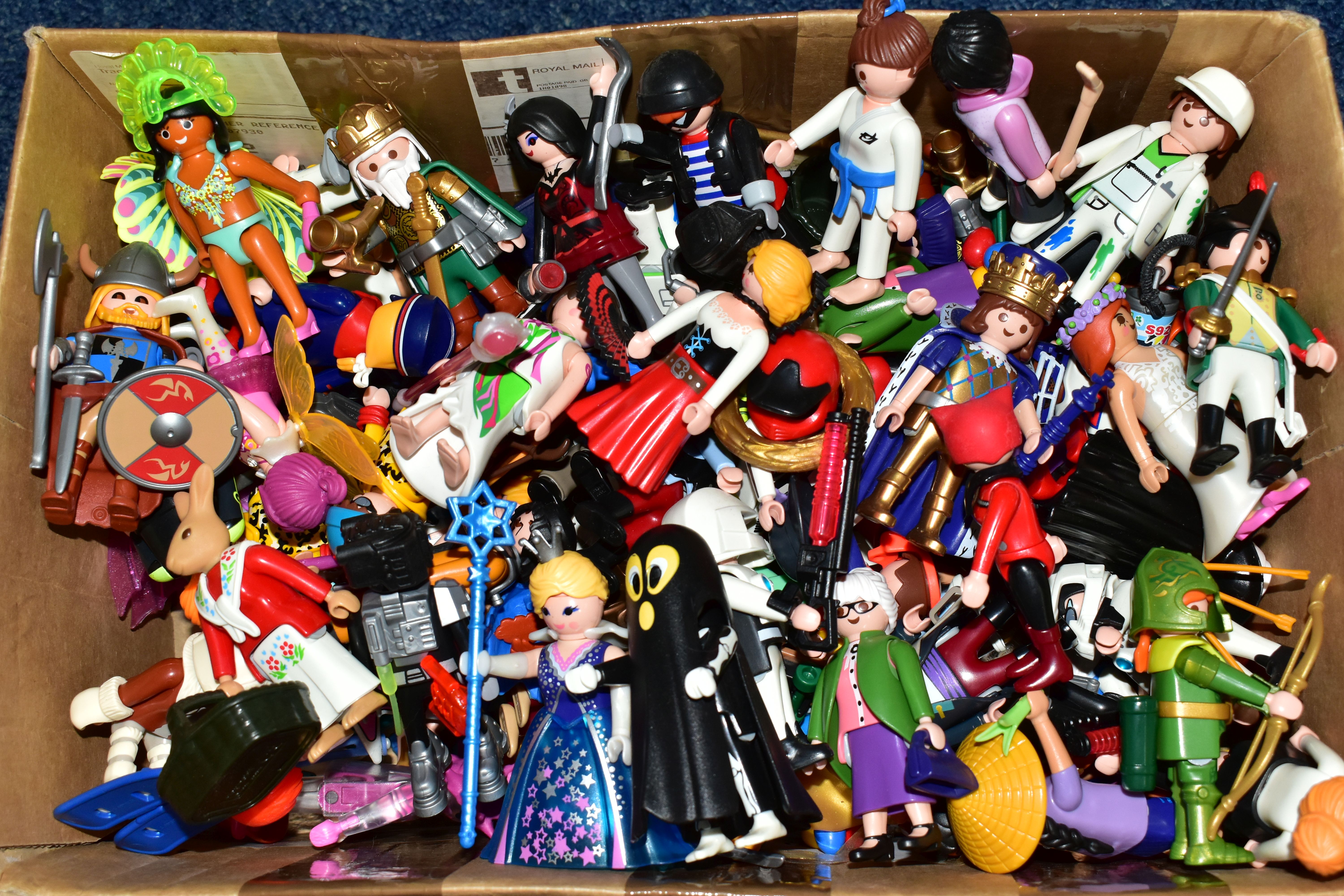 A QUANTITY OF ASSORTED LOOSE PLAYMOBIL FIGURES, from assorted series, many with weapons and